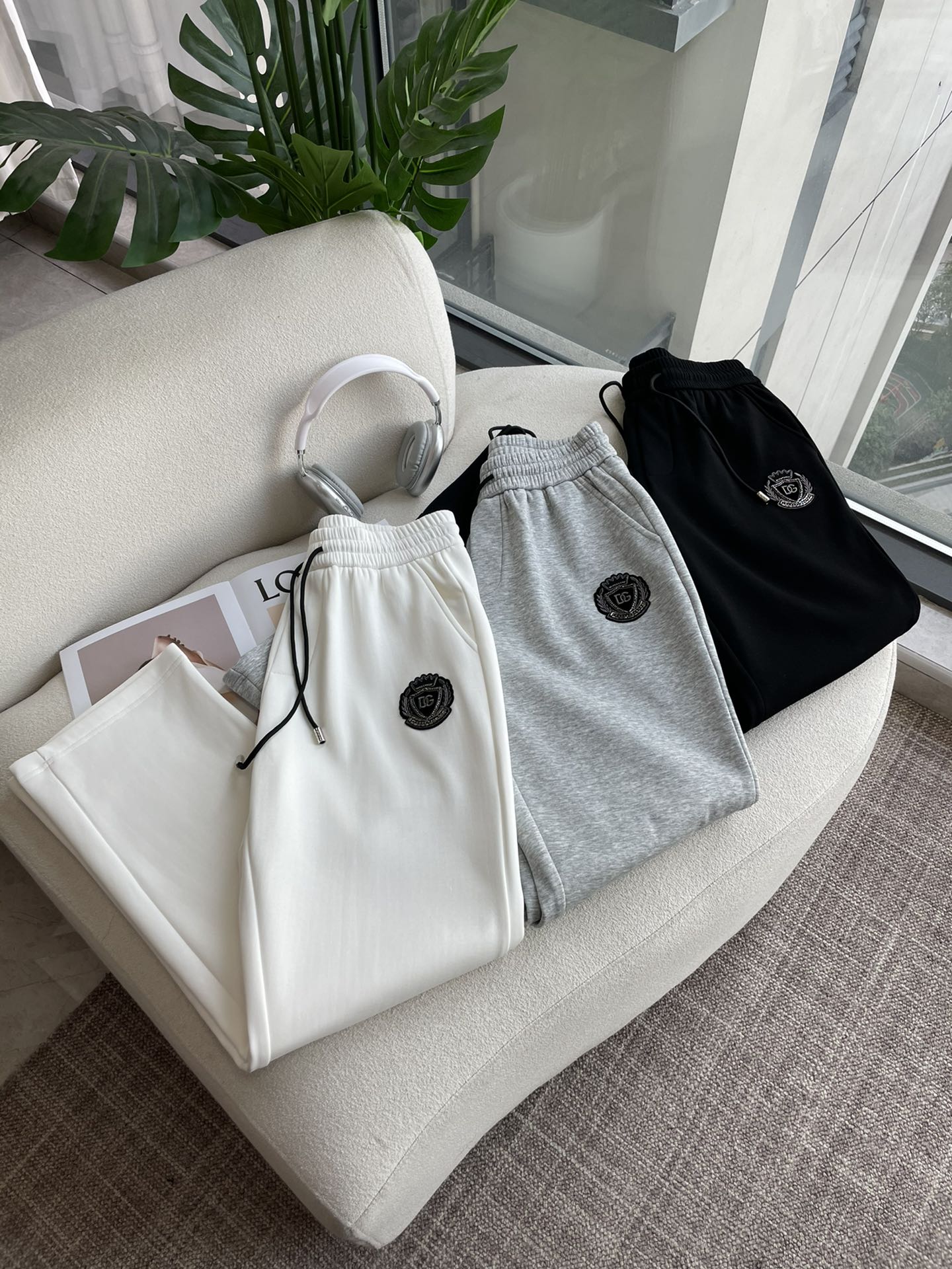 DG 2025秋冬最新休闲裤 内里加绒，非常保暖！版型超赞，能很好的修复各种腿型，非常个性！柔软排汗，舒