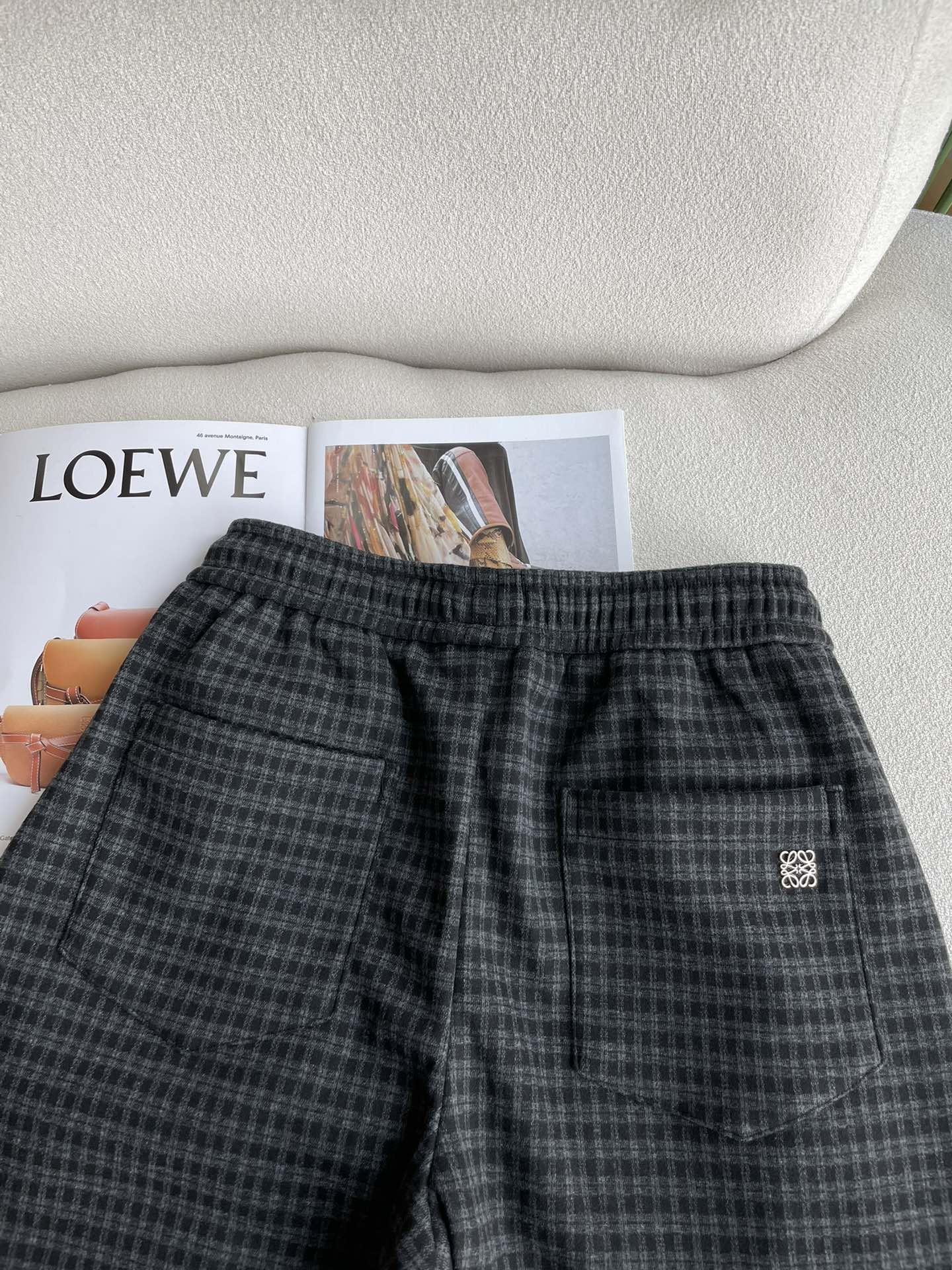 Loewe 2025秋冬最新系列男士加厚休闲裤！内里加绒，非常保暖，北方的宝子们赶紧备上！采用客供弹力柔