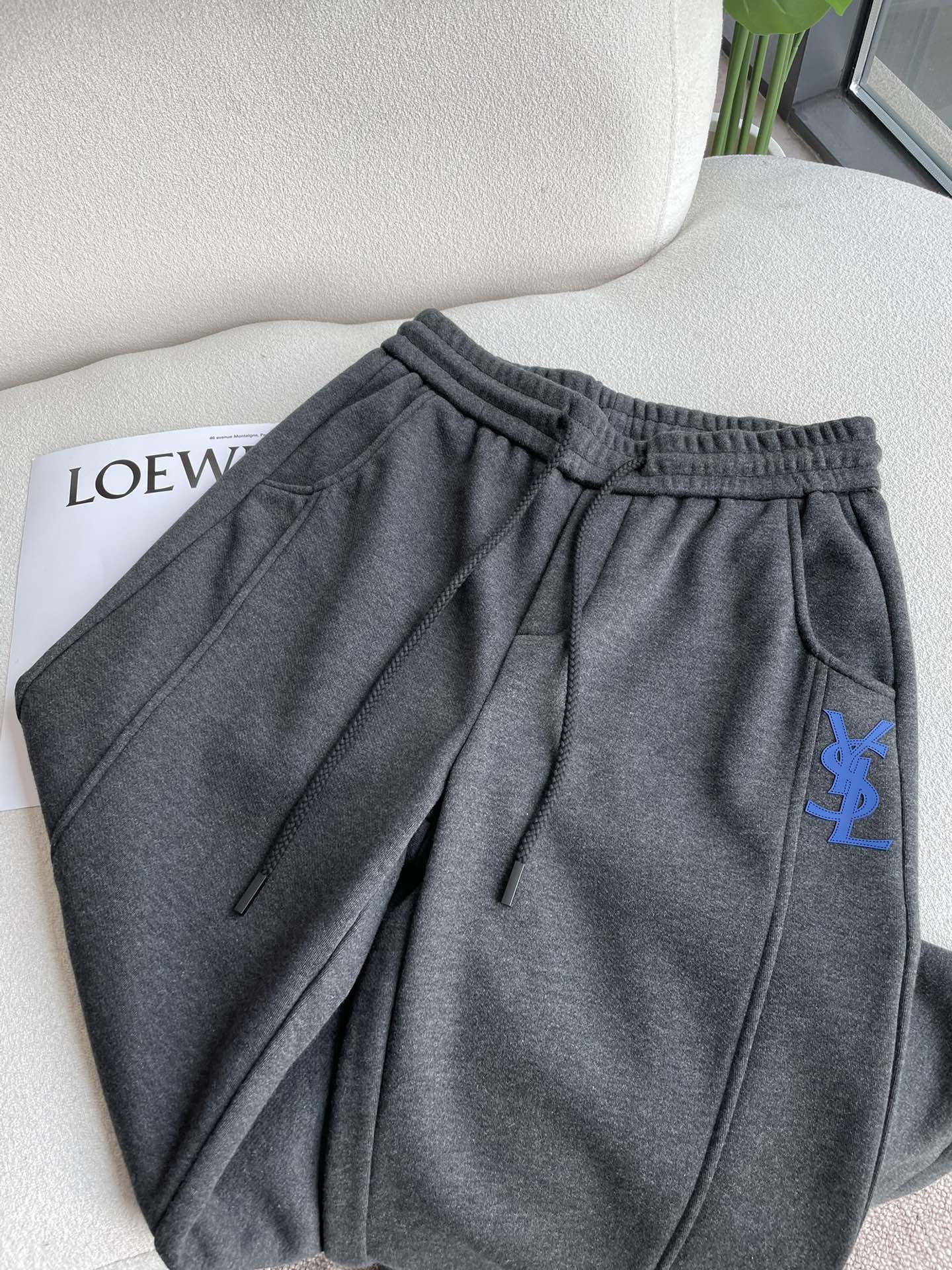 圣罗兰 2025秋冬最新系列男士加厚休闲裤！内里加绒，非常保暖，北方的宝子们赶紧备上！采用客供弹力柔棉材