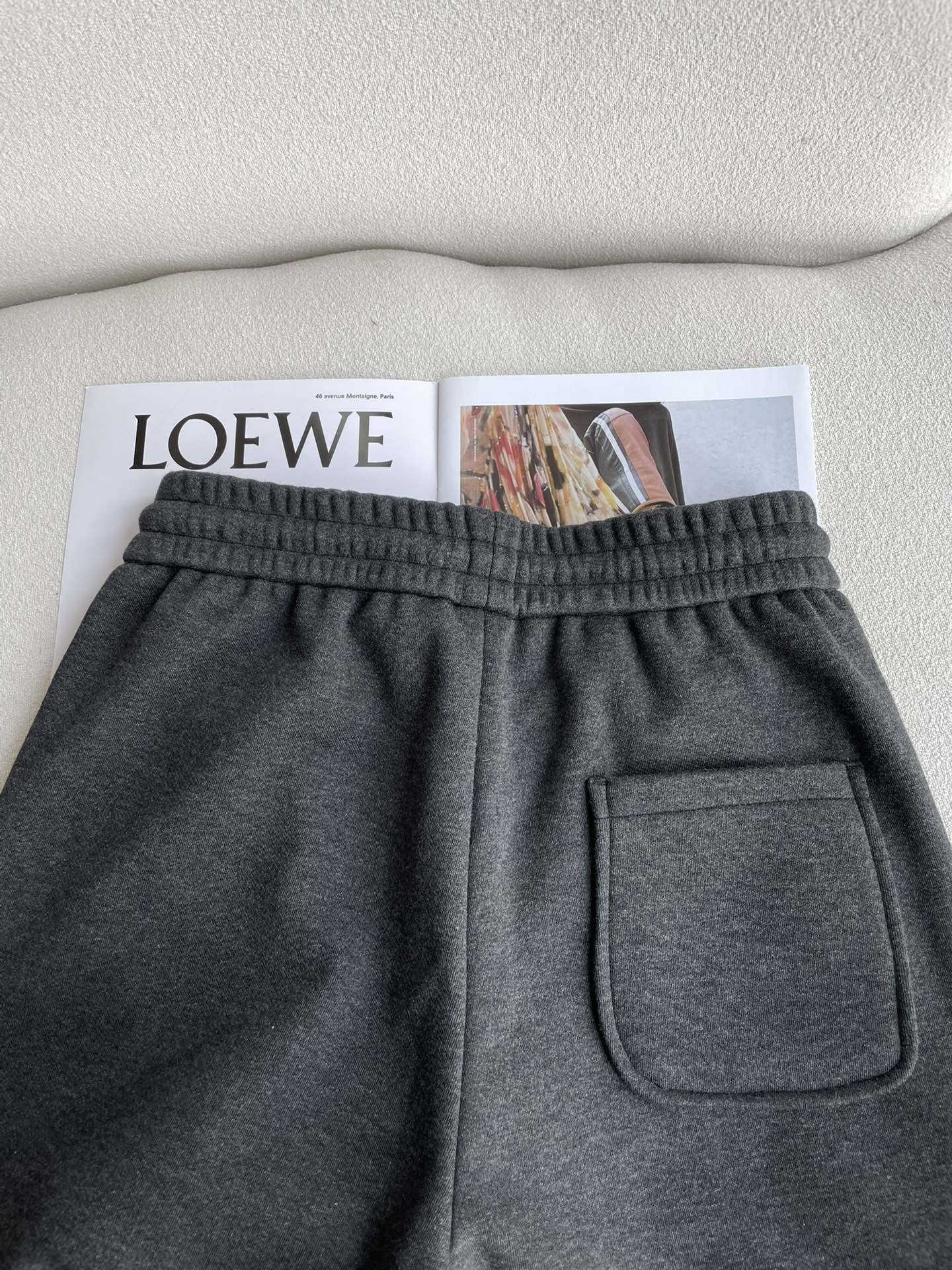 圣罗兰 2025秋冬最新系列男士加厚休闲裤！内里加绒，非常保暖，北方的宝子们赶紧备上！采用客供弹力柔棉材