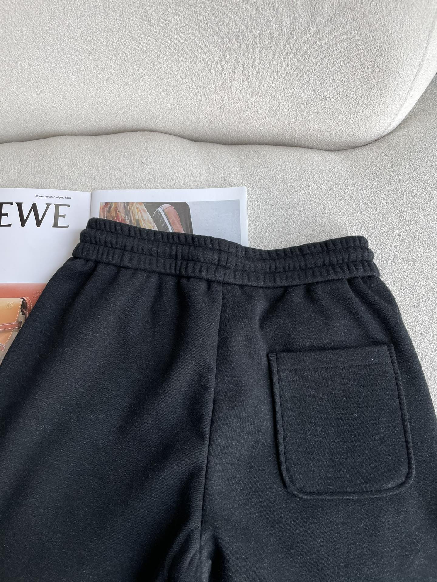 圣罗兰 2025秋冬最新系列男士加厚休闲裤！内里加绒，非常保暖，北方的宝子们赶紧备上！采用客供弹力柔棉材