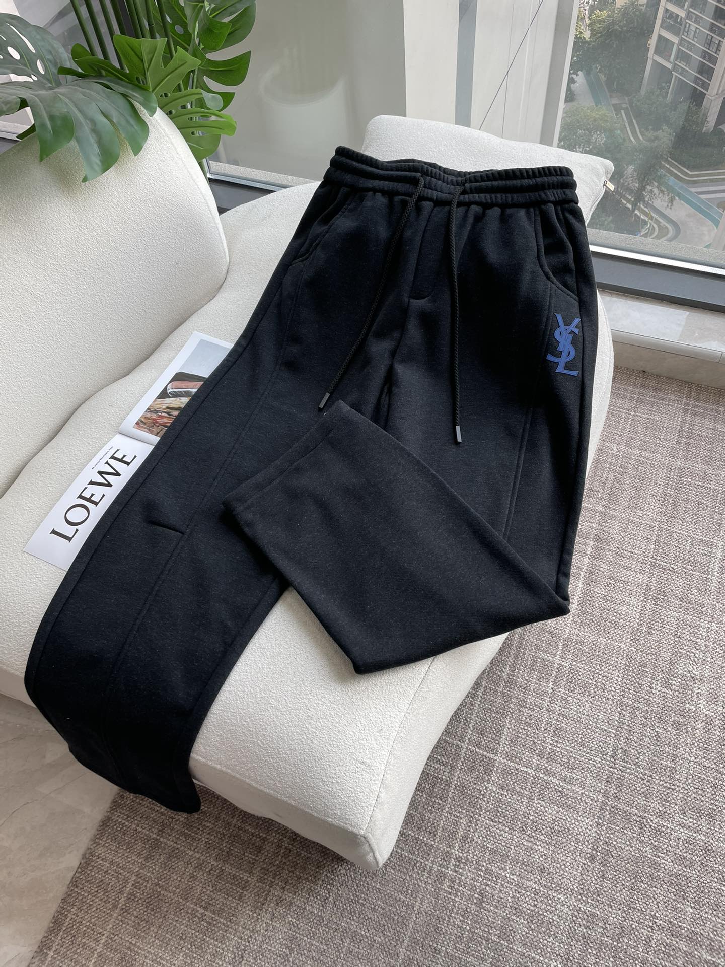 圣罗兰 2025秋冬最新系列男士加厚休闲裤！内里加绒，非常保暖，北方的宝子们赶紧备上！采用客供弹力柔棉材