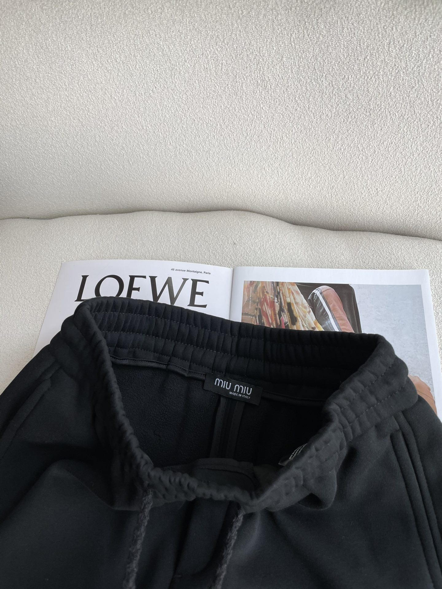 miumiu 2025秋冬最新系列男士加厚休闲裤！内里加绒，非常保暖，北方的宝子们赶紧备上！采用客供弹力