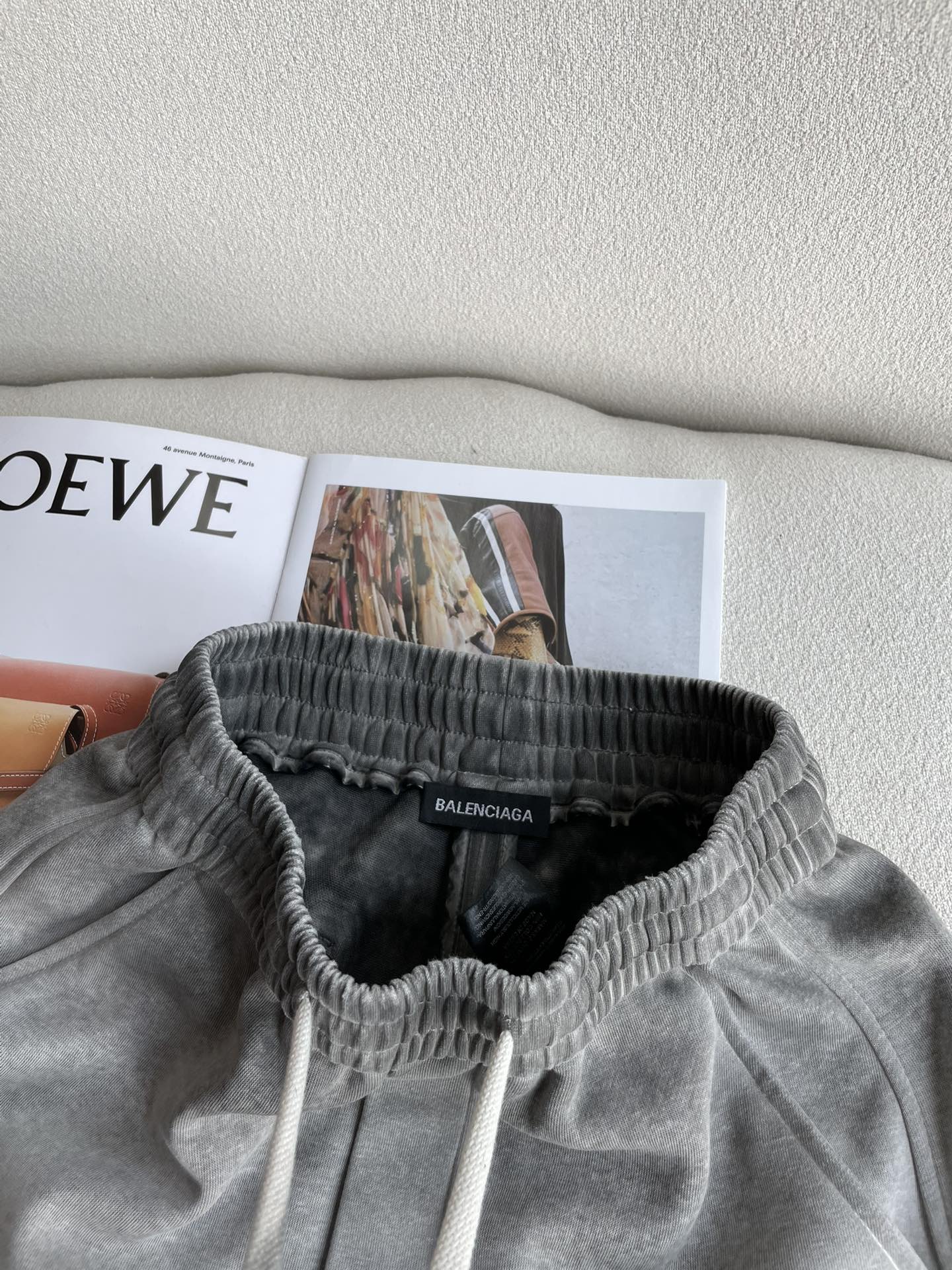 巴黎世家 2025秋冬最新系列男士加厚休闲裤！内里加绒，非常保暖，北方的宝子们赶紧备上！采用客供弹力柔棉