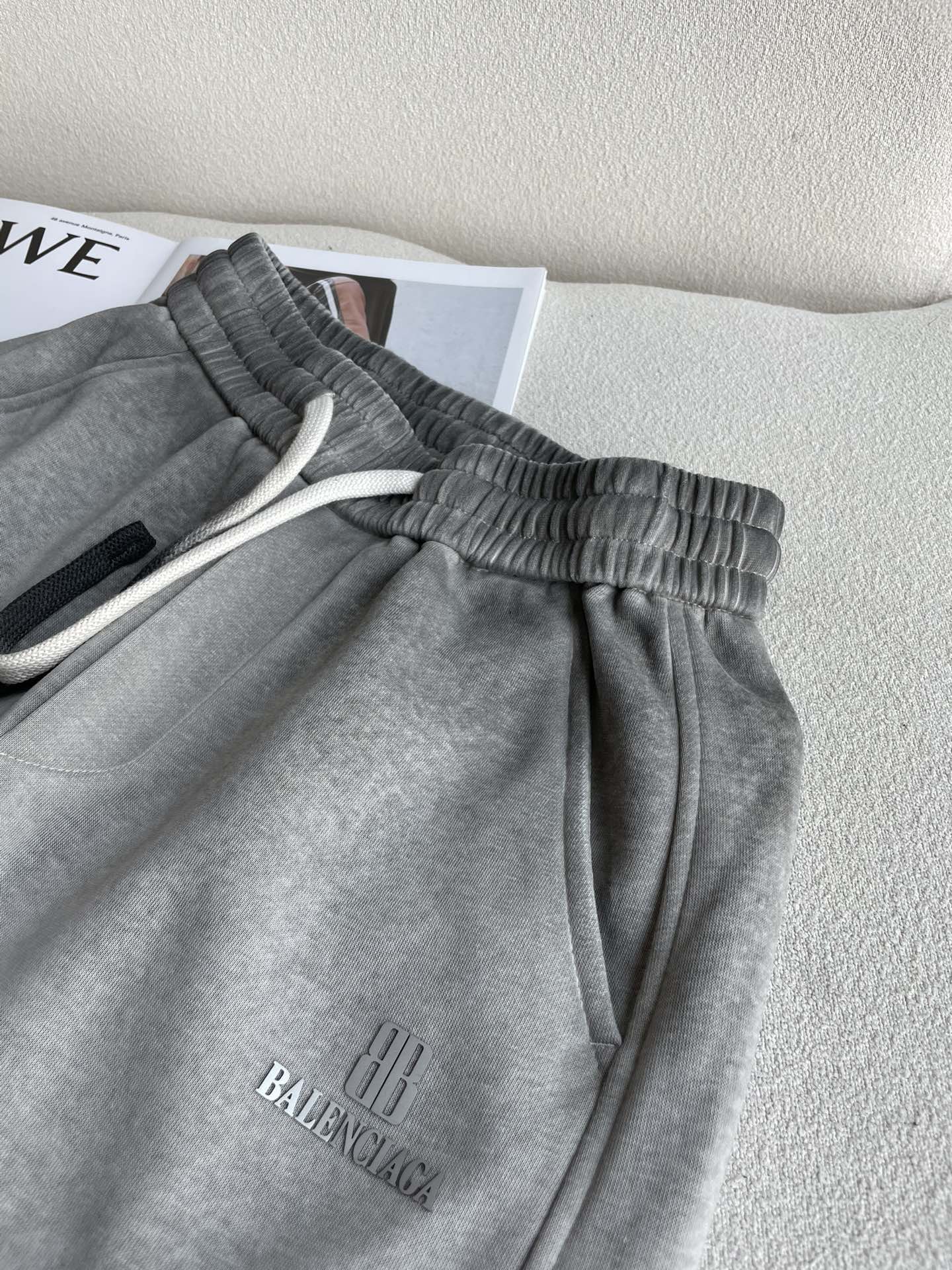 巴黎世家 2025秋冬最新系列男士加厚休闲裤！内里加绒，非常保暖，北方的宝子们赶紧备上！采用客供弹力柔棉