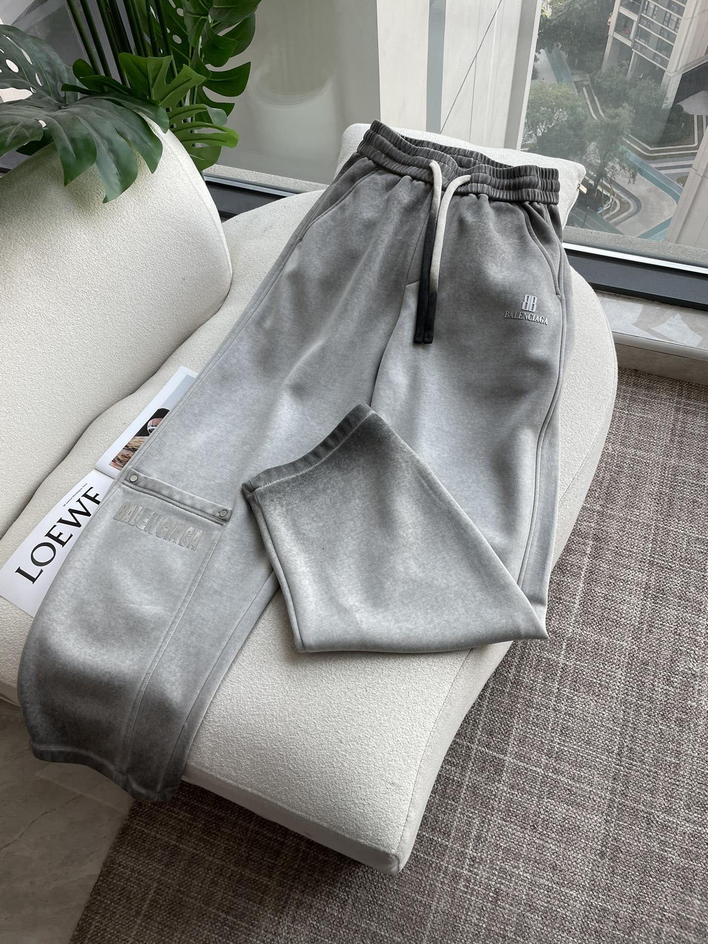 巴黎世家 2025秋冬最新系列男士加厚休闲裤！内里加绒，非常保暖，北方的宝子们赶紧备上！采用客供弹力柔棉