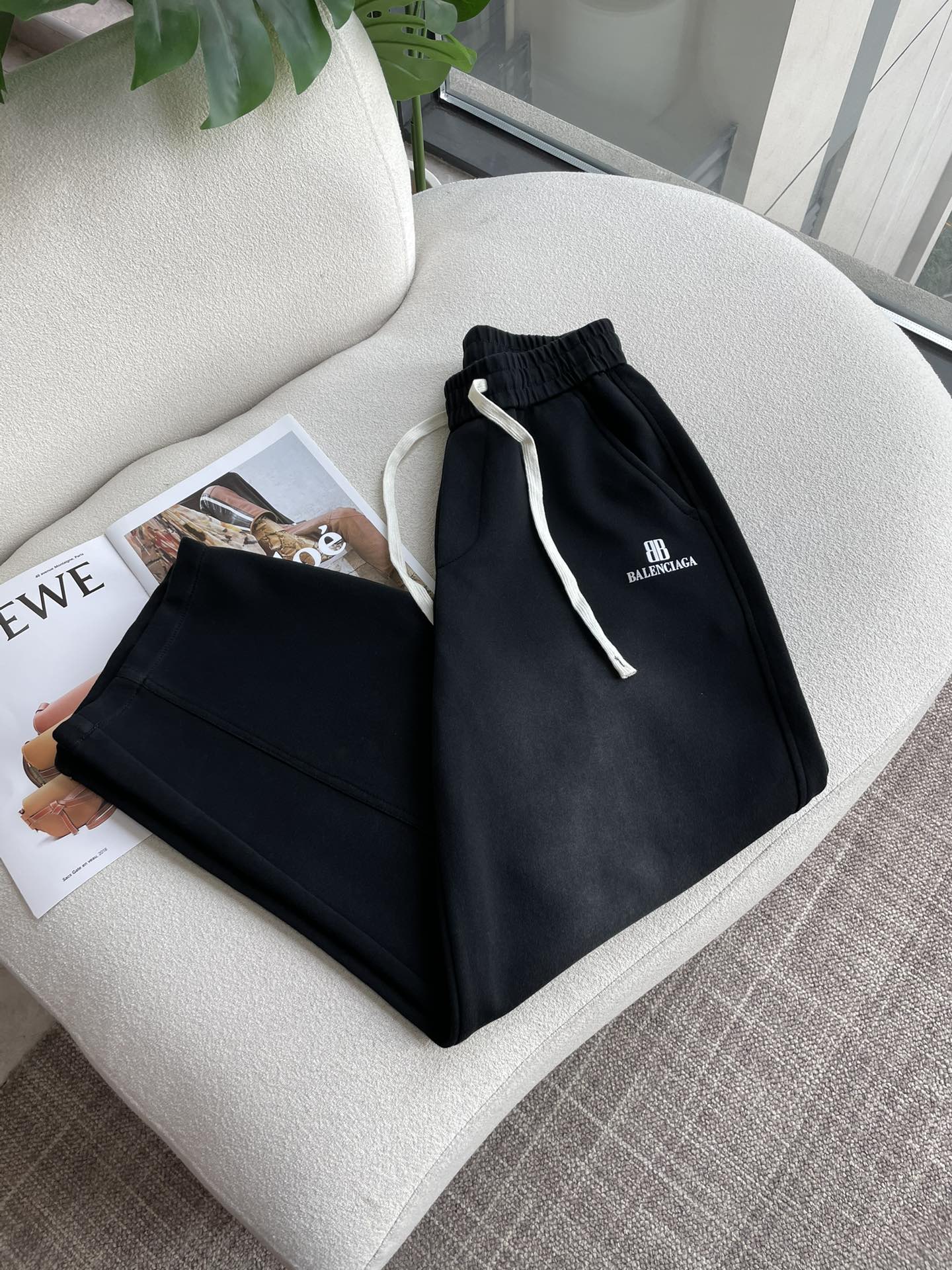 巴黎世家 2025秋冬最新系列男士加厚休闲裤！内里加绒，非常保暖，北方的宝子们赶紧备上！采用客供弹力柔棉