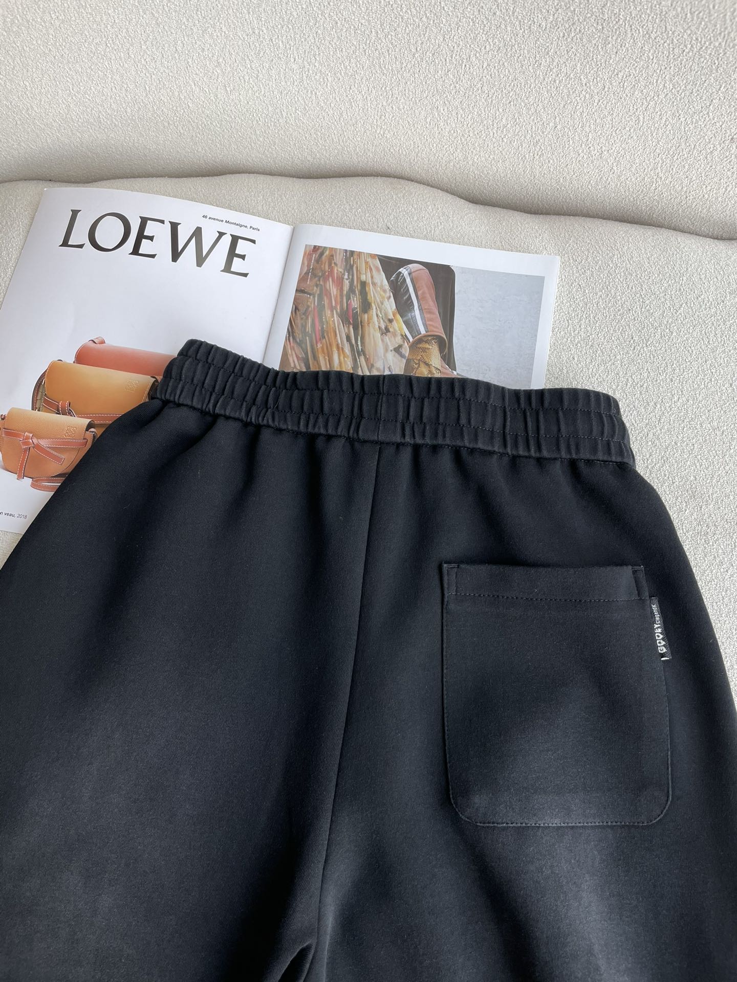 巴黎世家 2025秋冬最新系列男士加厚休闲裤！内里加绒，非常保暖，北方的宝子们赶紧备上！采用客供弹力柔棉