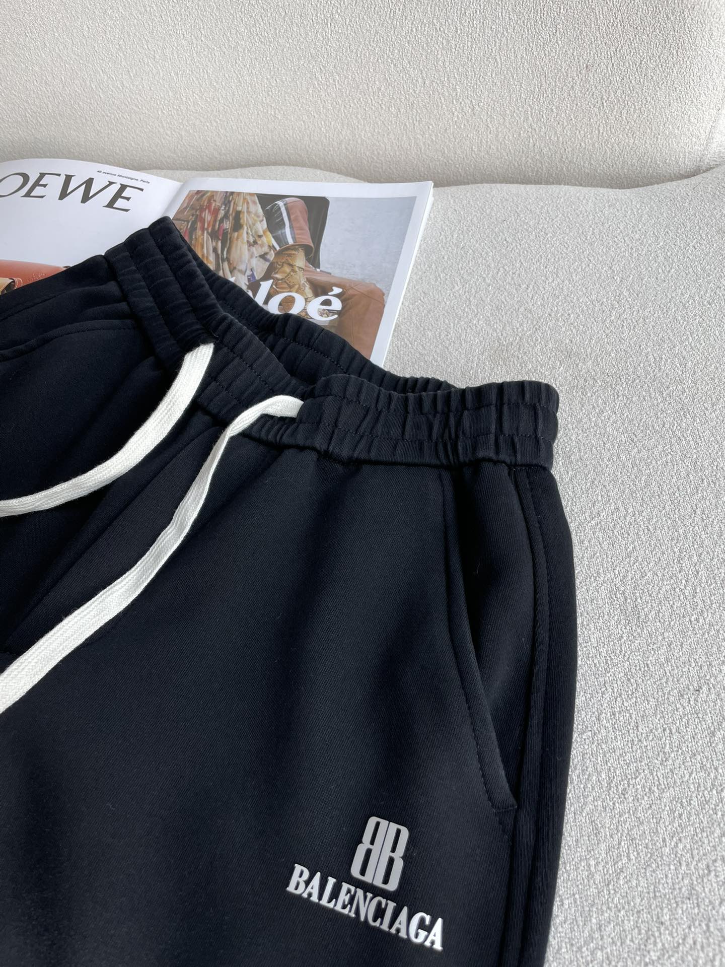 巴黎世家 2025秋冬最新系列男士加厚休闲裤！内里加绒，非常保暖，北方的宝子们赶紧备上！采用客供弹力柔棉