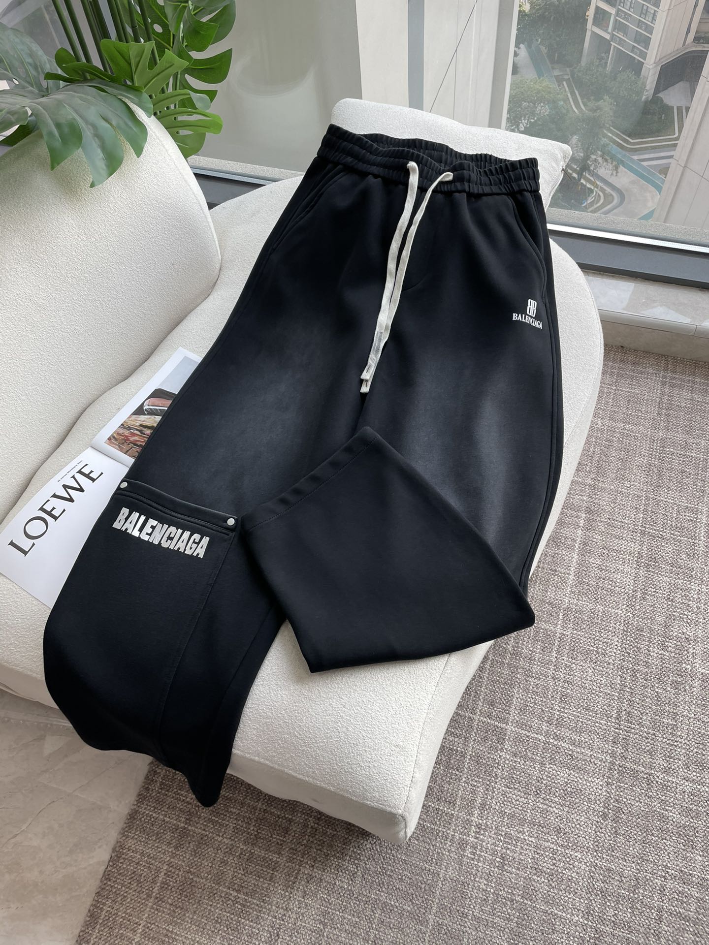 巴黎世家 2025秋冬最新系列男士加厚休闲裤！内里加绒，非常保暖，北方的宝子们赶紧备上！采用客供弹力柔棉