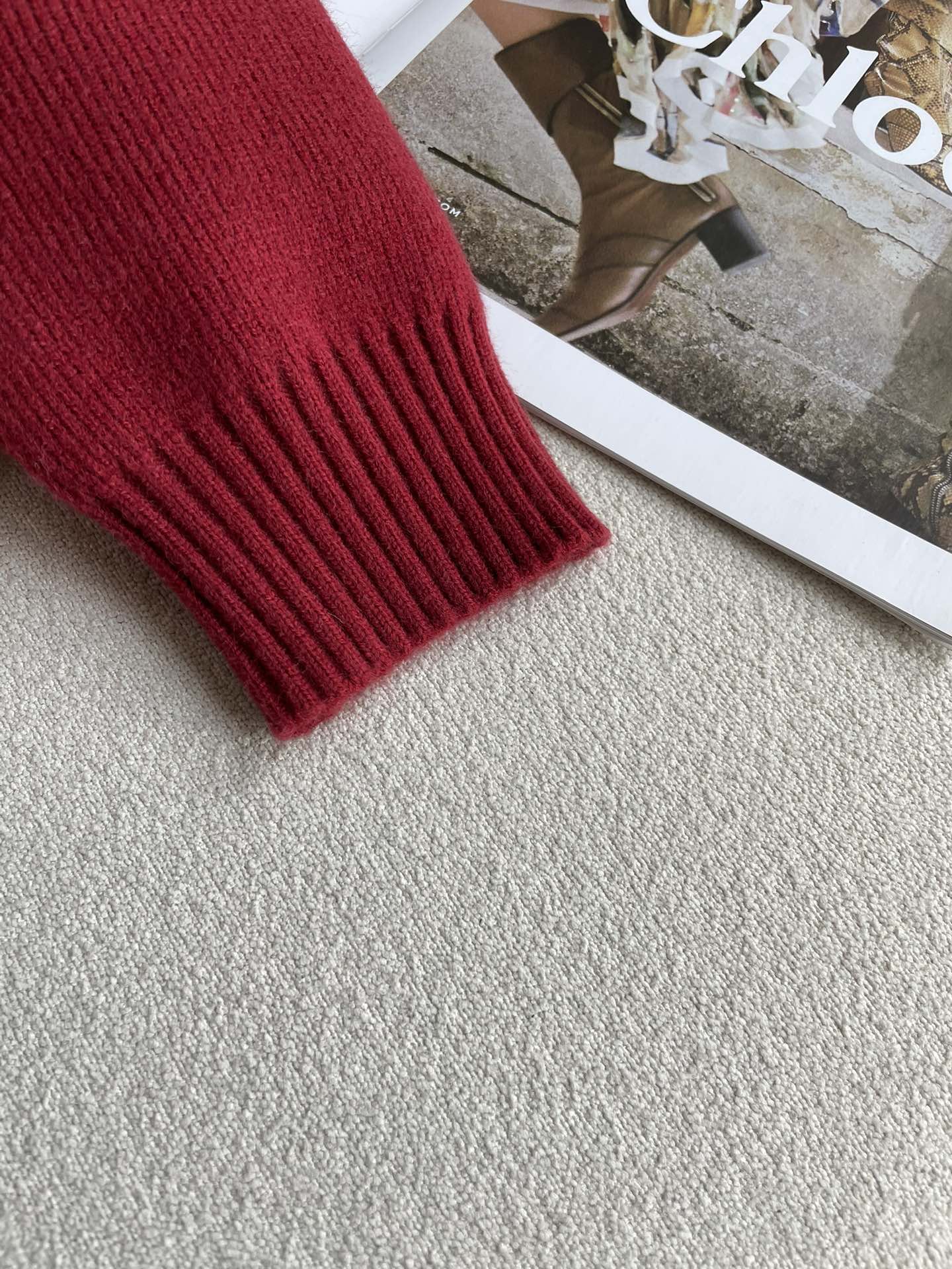 Loewe 秋冬季毛衣！简约慵懒秋冬氛围感”低保和的色系 低调又耐看干净利落剪裁 搭配不同单品不违和亮眼