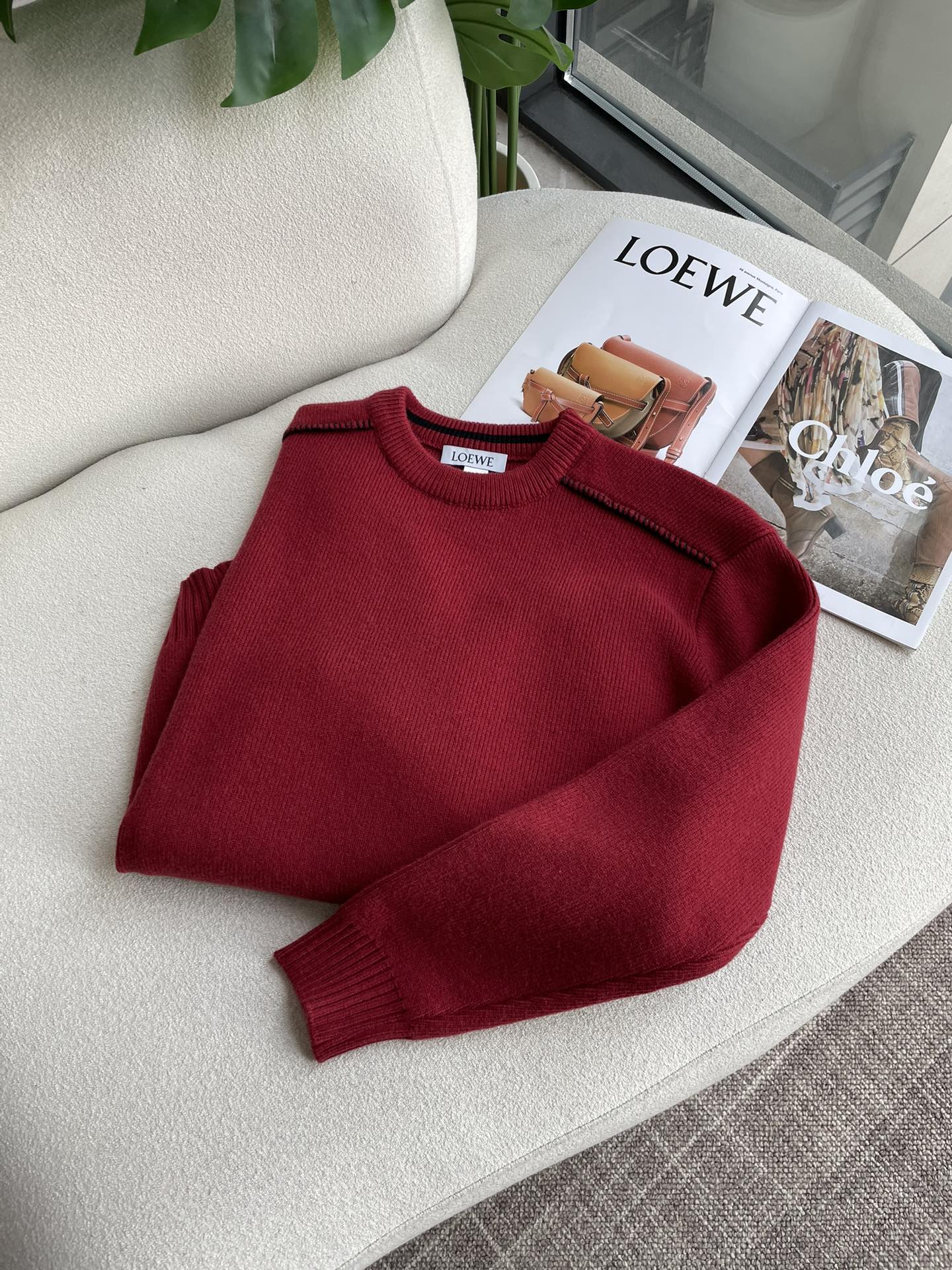 Loewe 秋冬季毛衣！简约慵懒秋冬氛围感”低保和的色系 低调又耐看干净利落剪裁 搭配不同单品不违和亮眼