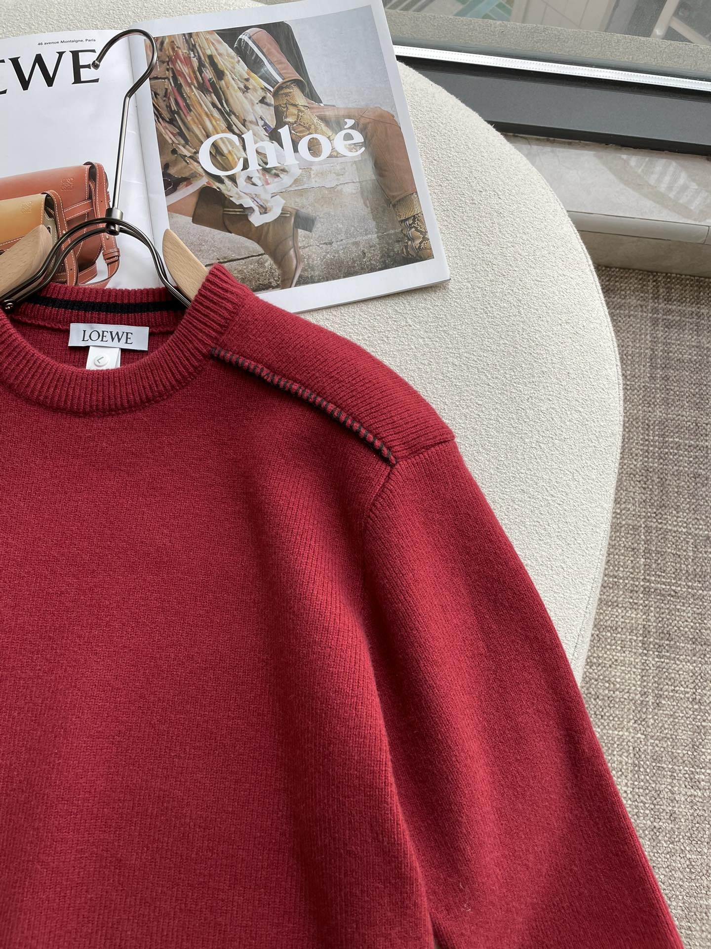 Loewe 秋冬季毛衣！简约慵懒秋冬氛围感”低保和的色系 低调又耐看干净利落剪裁 搭配不同单品不违和亮眼