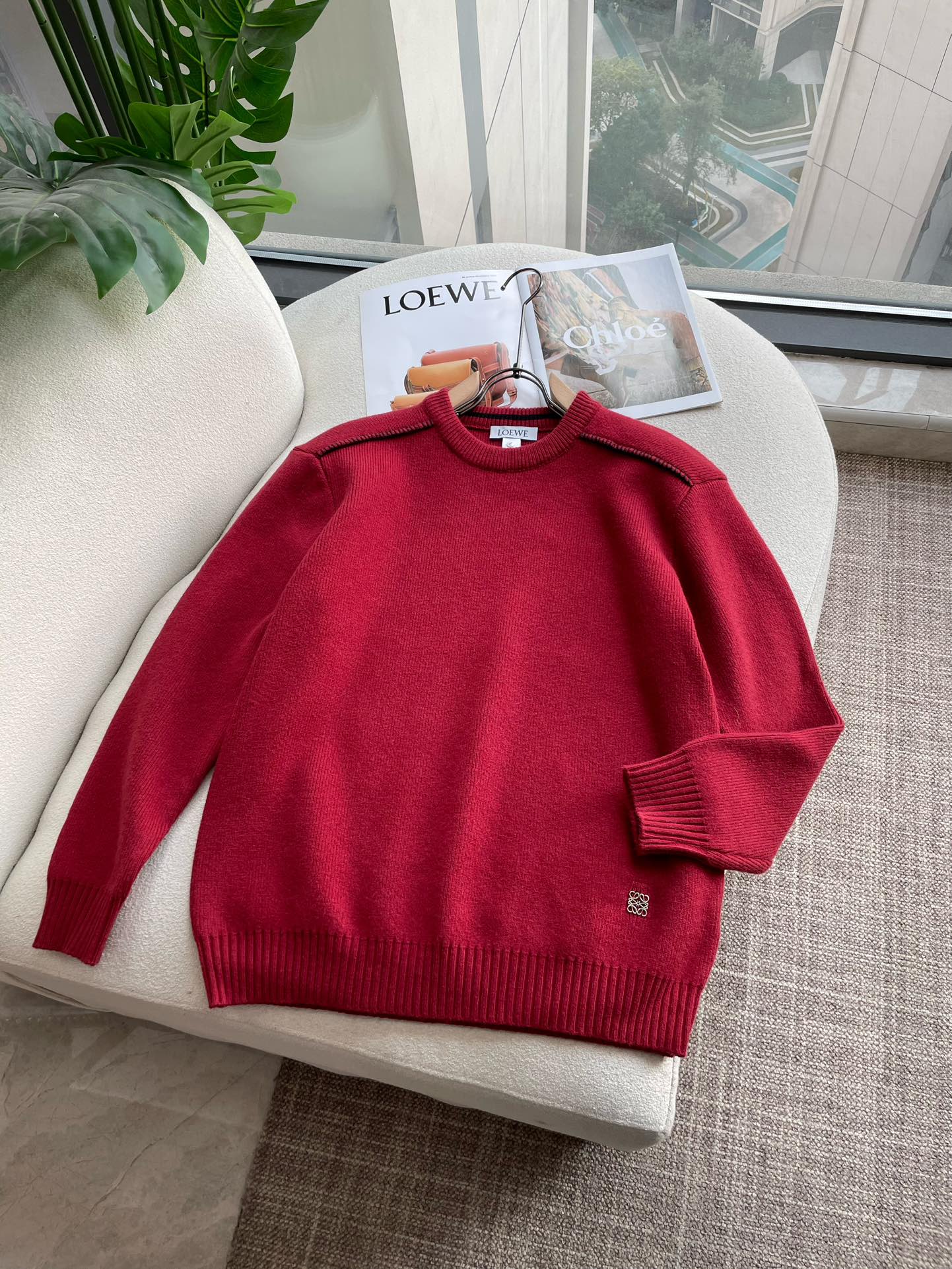Loewe 秋冬季毛衣！简约慵懒秋冬氛围感”低保和的色系 低调又耐看干净利落剪裁 搭配不同单品不违和亮眼