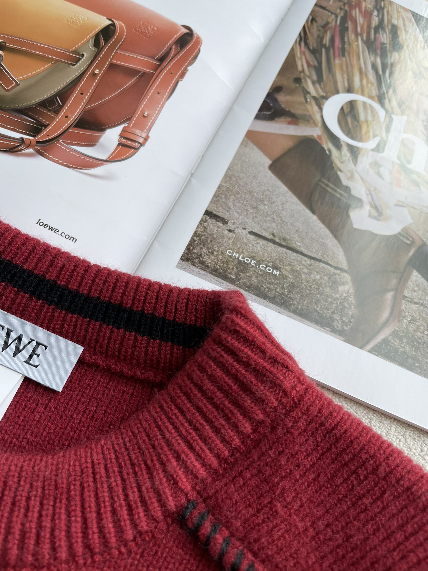 Loewe 秋冬季毛衣！简约慵懒秋冬氛围感”低保和的色系 低调又耐看干净利落剪裁 搭配不同单品不违和亮眼