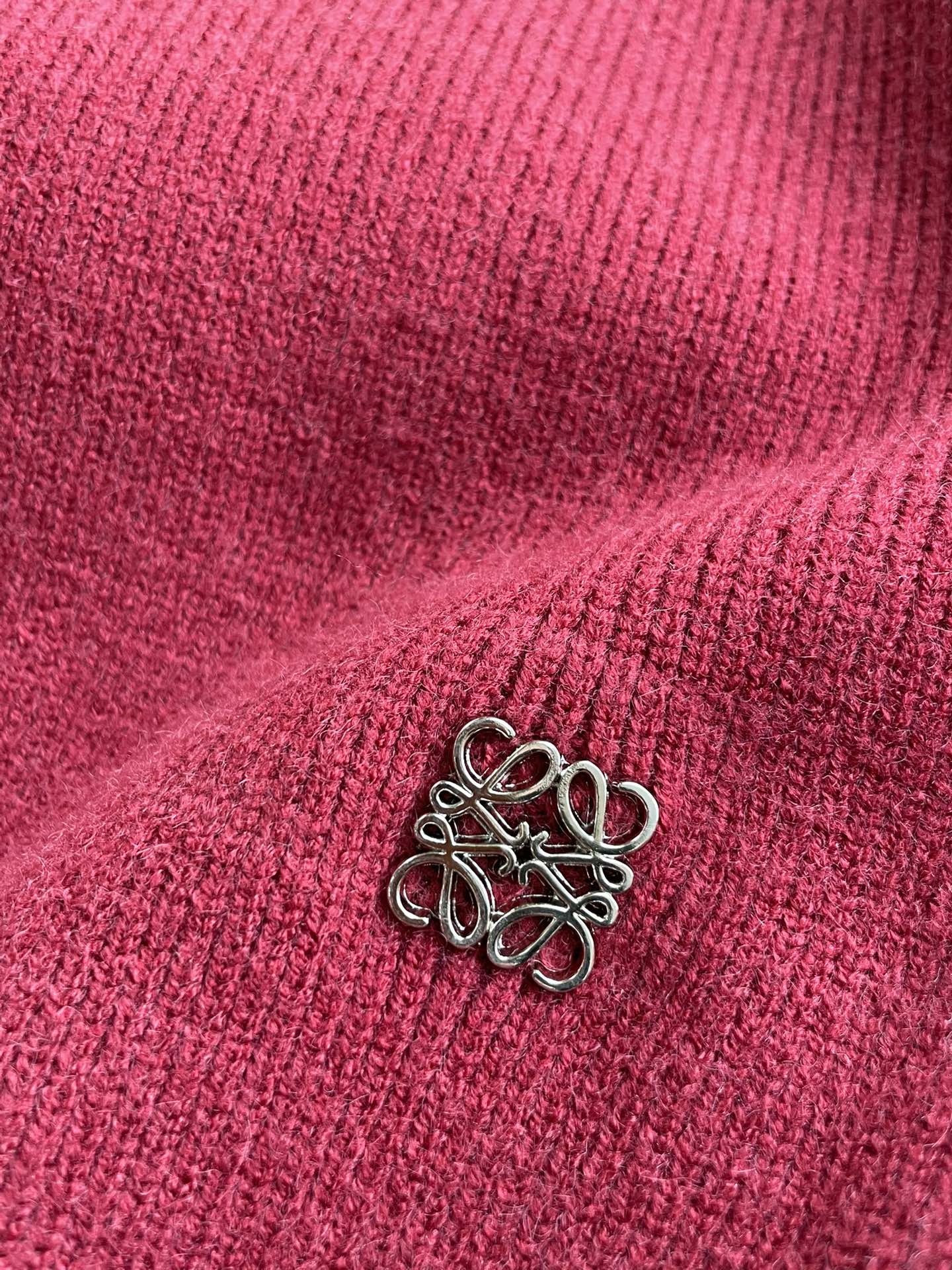 Loewe 秋冬季毛衣！简约慵懒秋冬氛围感”低保和的色系 低调又耐看干净利落剪裁 搭配不同单品不违和亮眼