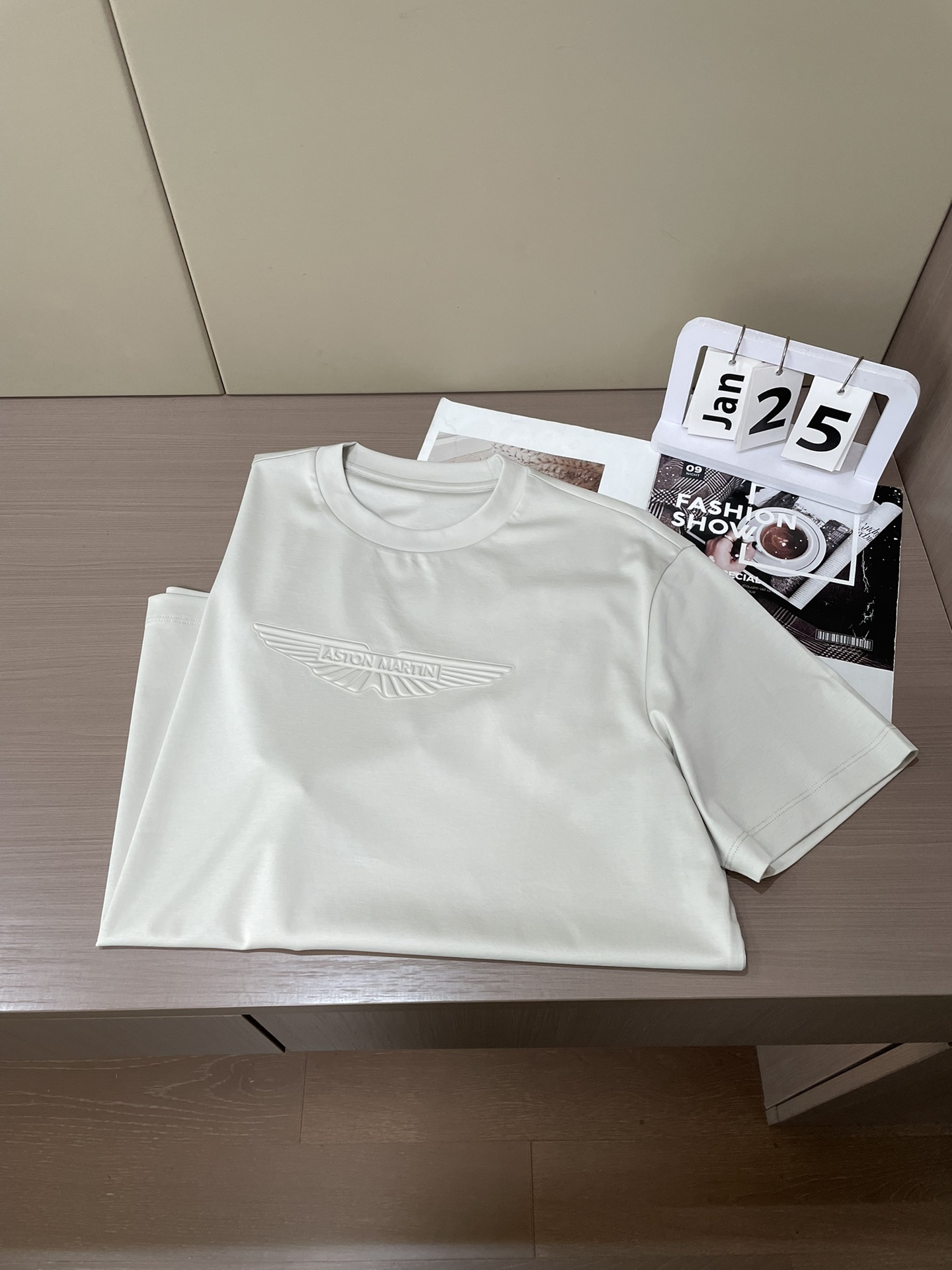 2026春夏新款首发专柜最新款短袖圆领T恤 高端订制 设计前卫时尚！品牌logo重工艺设计 高端定制百分