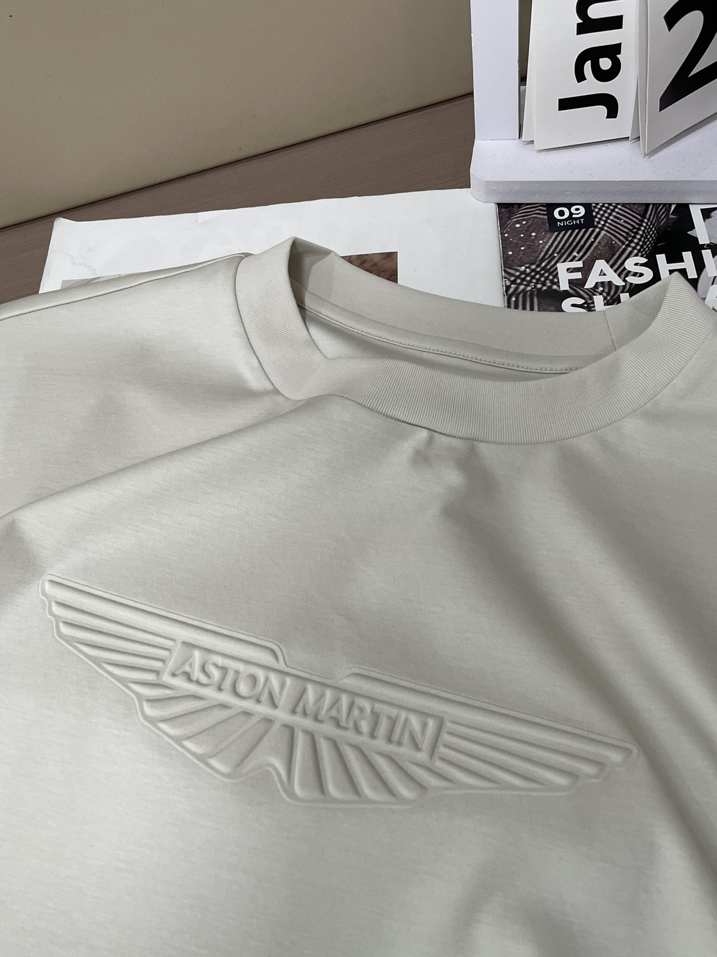 2026春夏新款首发专柜最新款短袖圆领T恤 高端订制 设计前卫时尚！品牌logo重工艺设计 高端定制百分