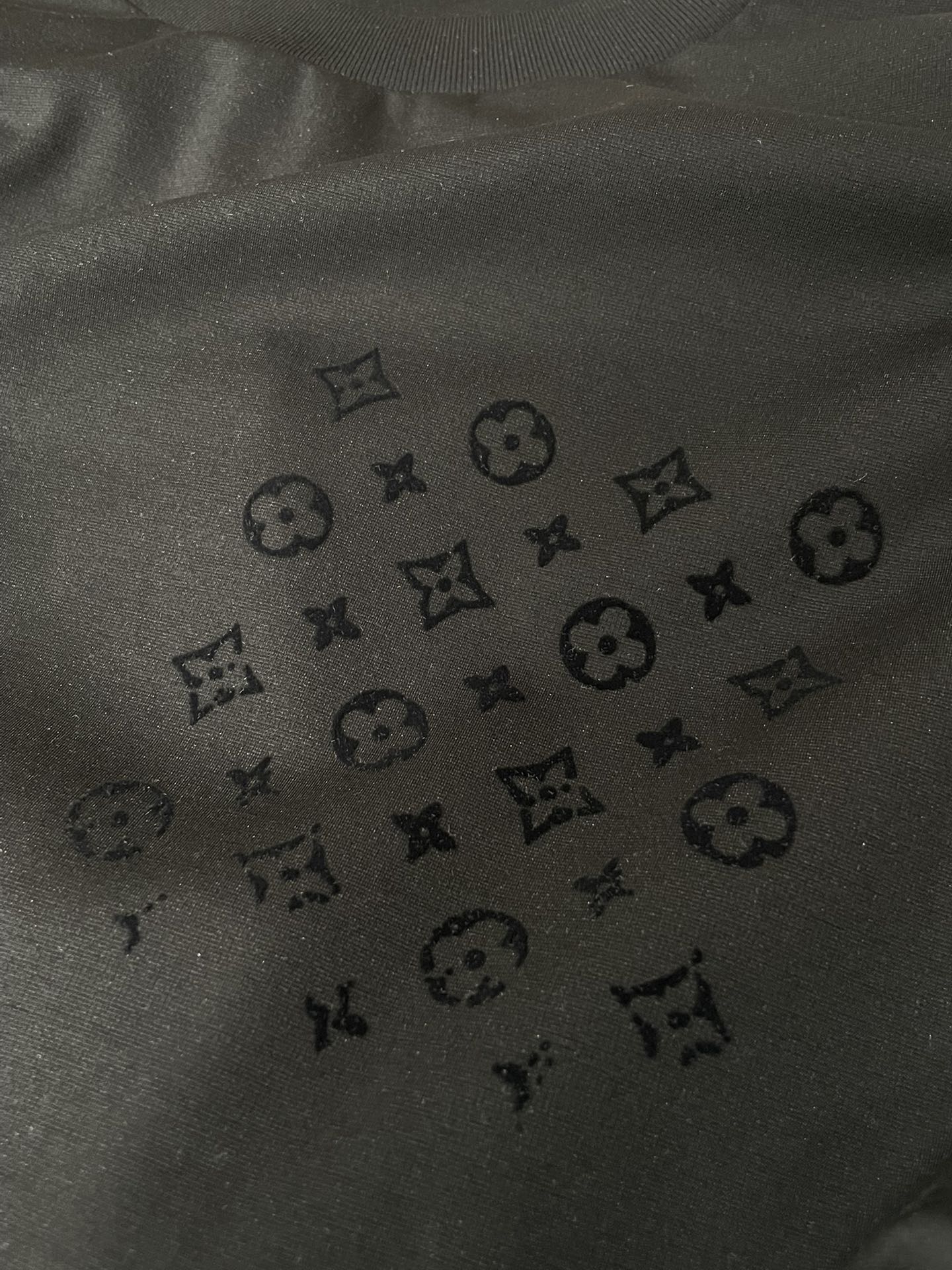 Lv 2026春夏新款首发专柜最新款短袖圆领T恤 高端订制 设计前卫时尚！品牌logo重工艺设计 高端定