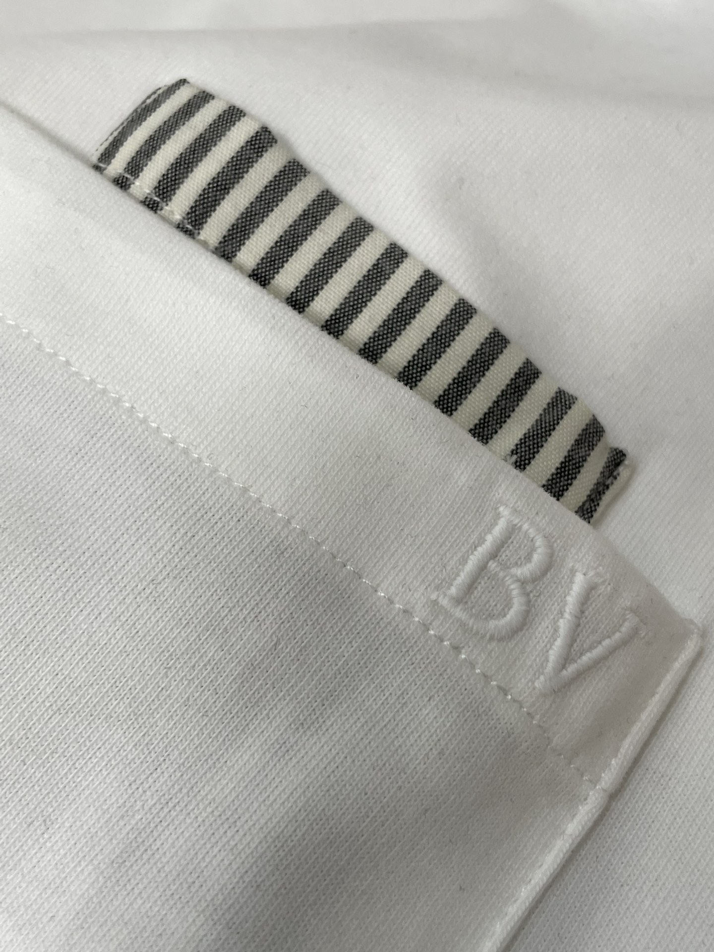 BV 2026春夏新款首发专柜最新款短袖圆领T恤 高端订制 设计前卫时尚！品牌logo重工艺设计 高端定