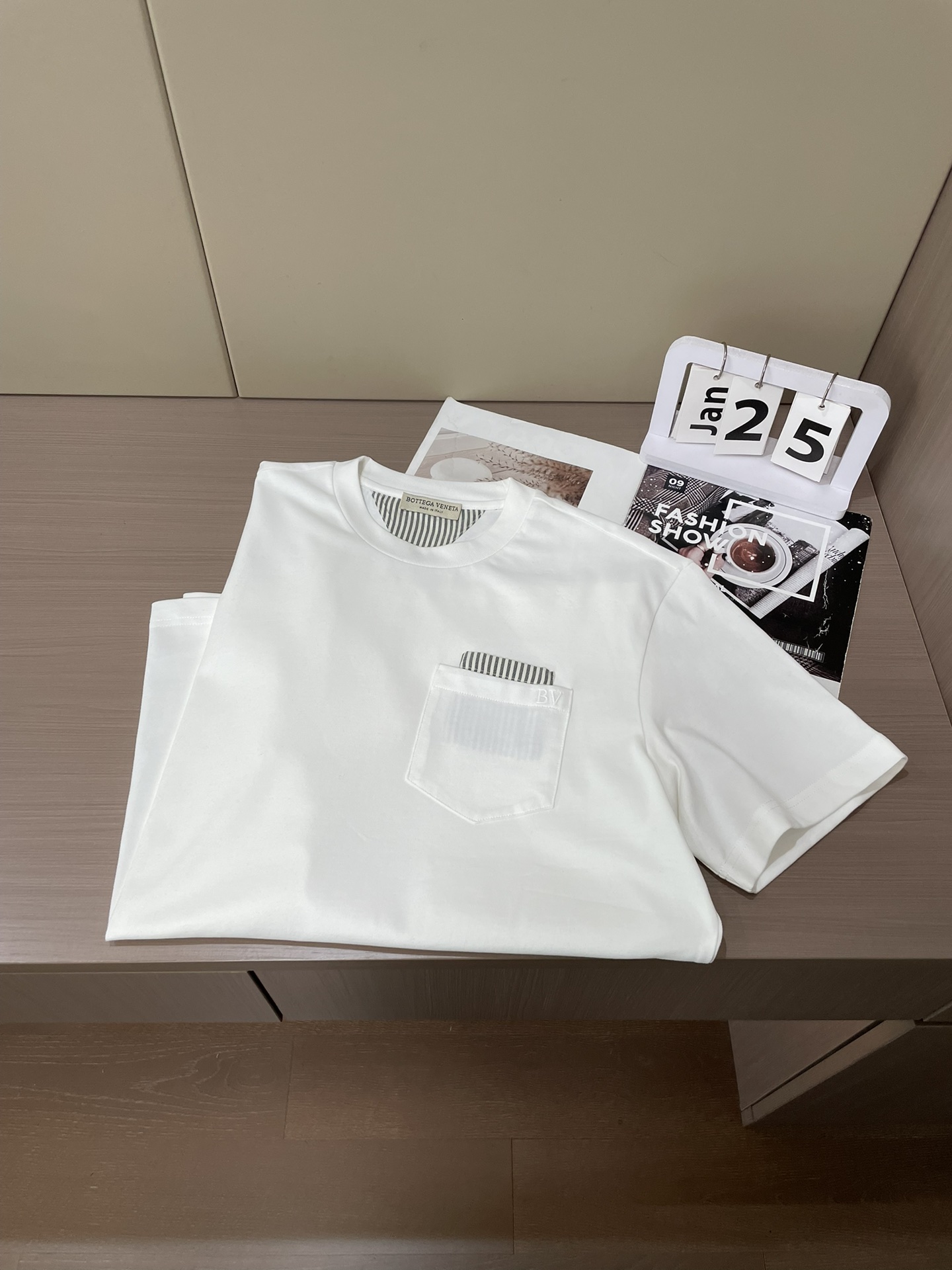 BV 2026春夏新款首发专柜最新款短袖圆领T恤 高端订制 设计前卫时尚！品牌logo重工艺设计 高端定