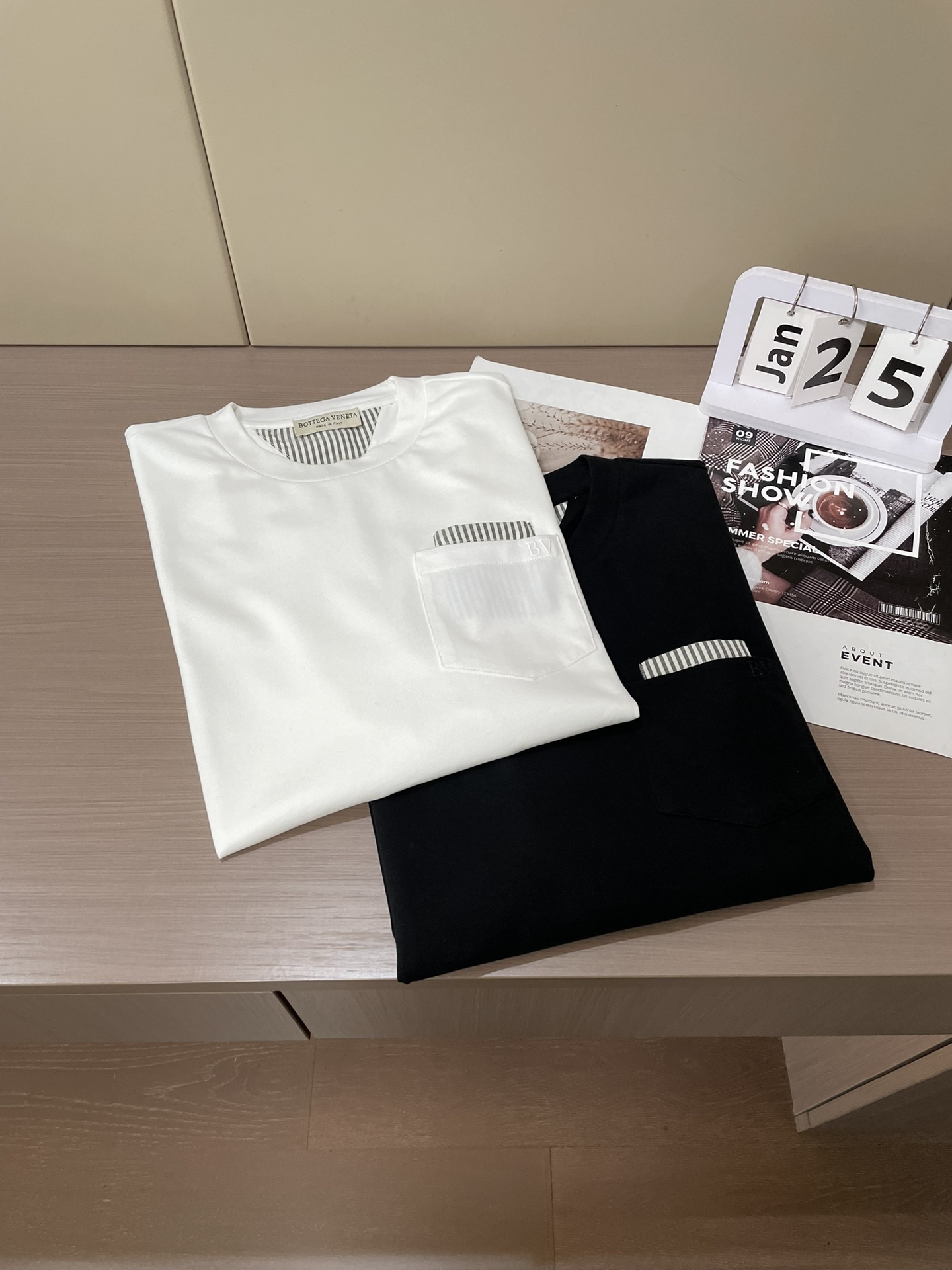 BV 2026春夏新款首发专柜最新款短袖圆领T恤 高端订制 设计前卫时尚！品牌logo重工艺设计 高端定