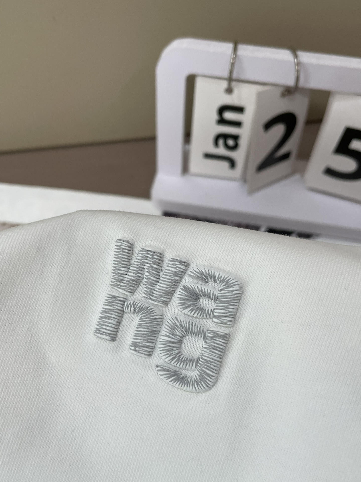 wang 2026春夏新款首发专柜最新款短袖圆领T恤 高端订制 设计前卫时尚！品牌logo重工艺设计 高