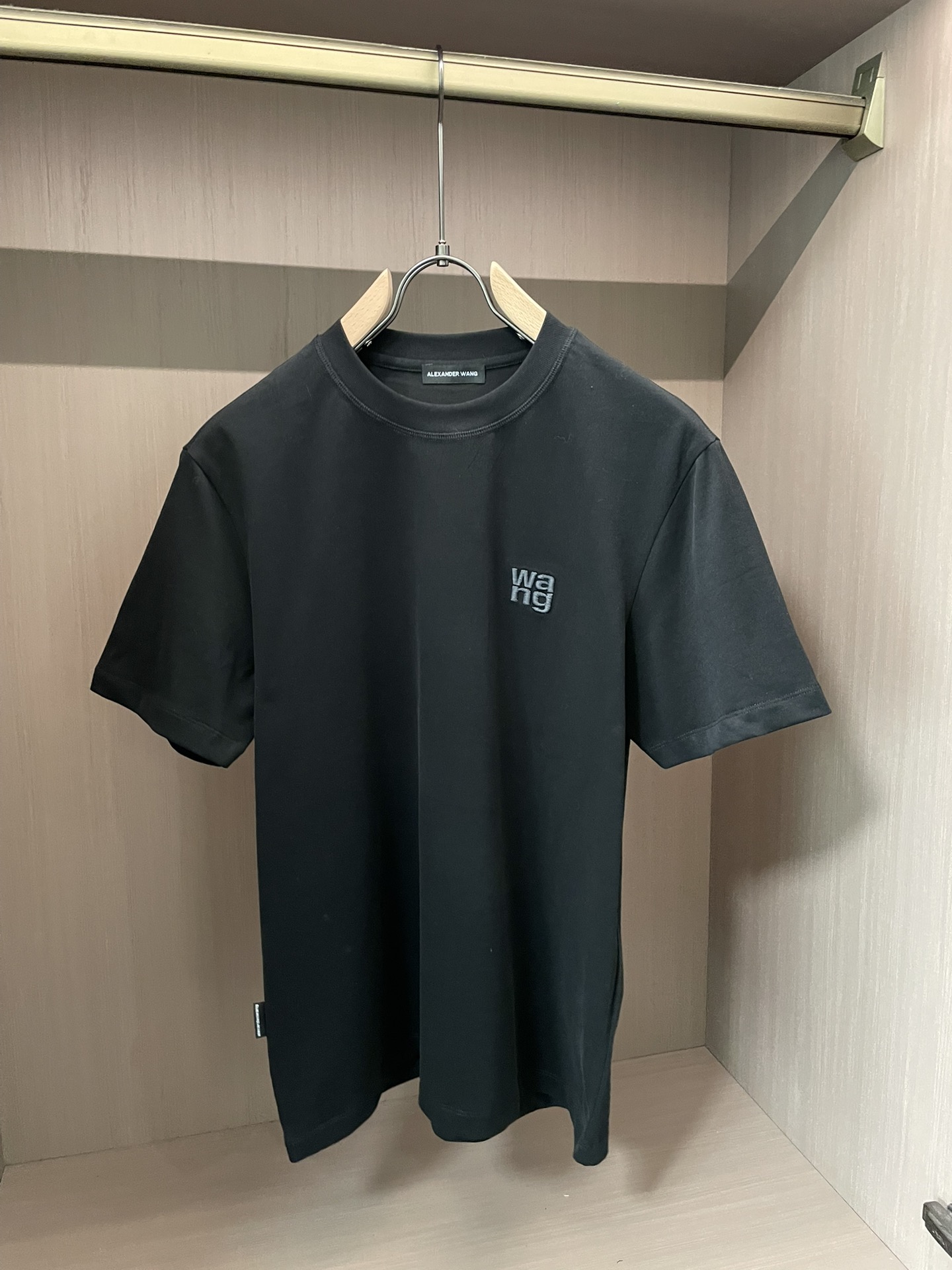 wang 2026春夏新款首发专柜最新款短袖圆领T恤 高端订制 设计前卫时尚！品牌logo重工艺设计 高