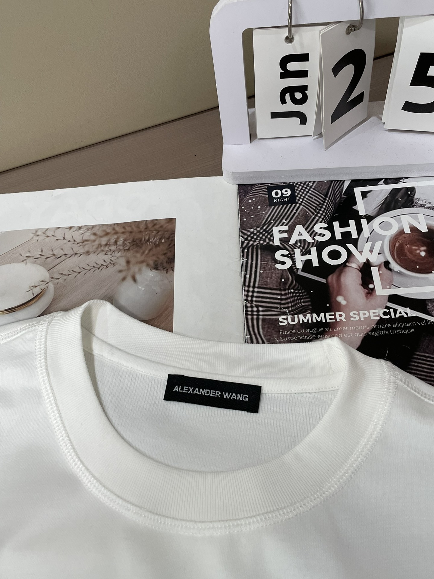 wang 2026春夏新款首发专柜最新款短袖圆领T恤 高端订制 设计前卫时尚！品牌logo重工艺设计 高