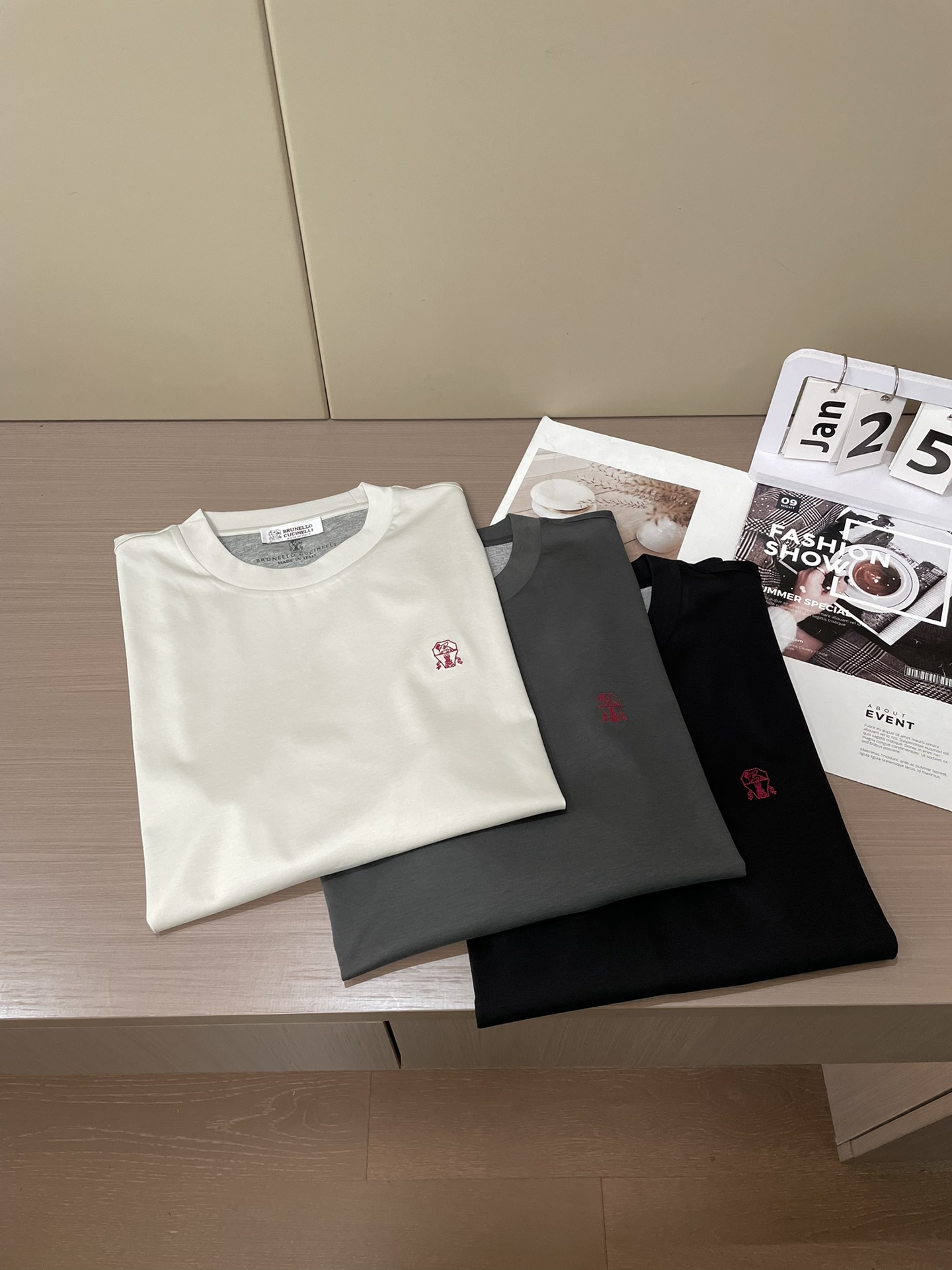 BC 2026春夏新款首发专柜最新款短袖圆领T恤 高端订制 设计前卫时尚！品牌logo重工艺设计 高端定