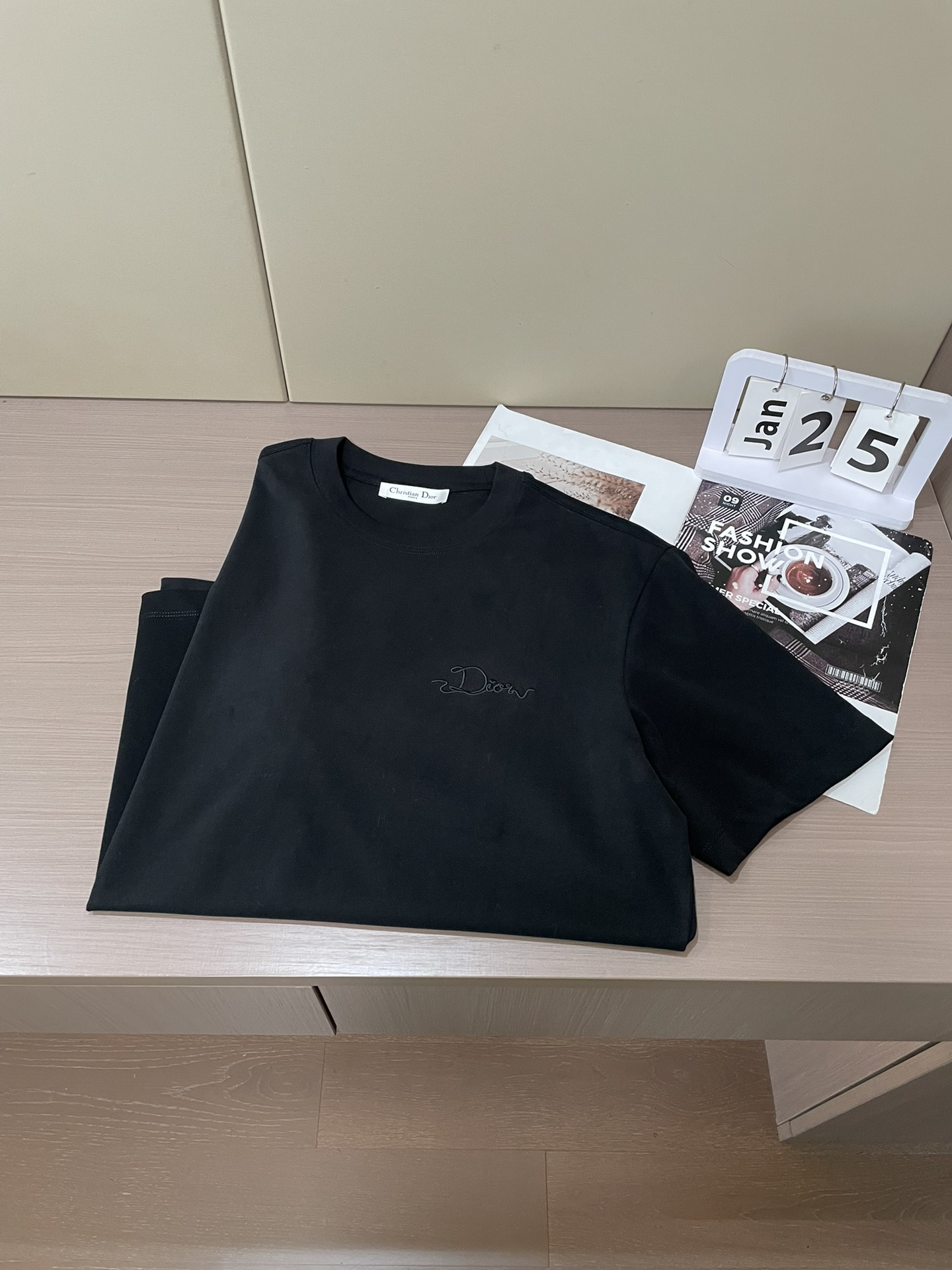 Dior 2026春夏新款首发专柜最新款短袖圆领T恤 高端订制 设计前卫时尚！品牌logo重工艺设计 高