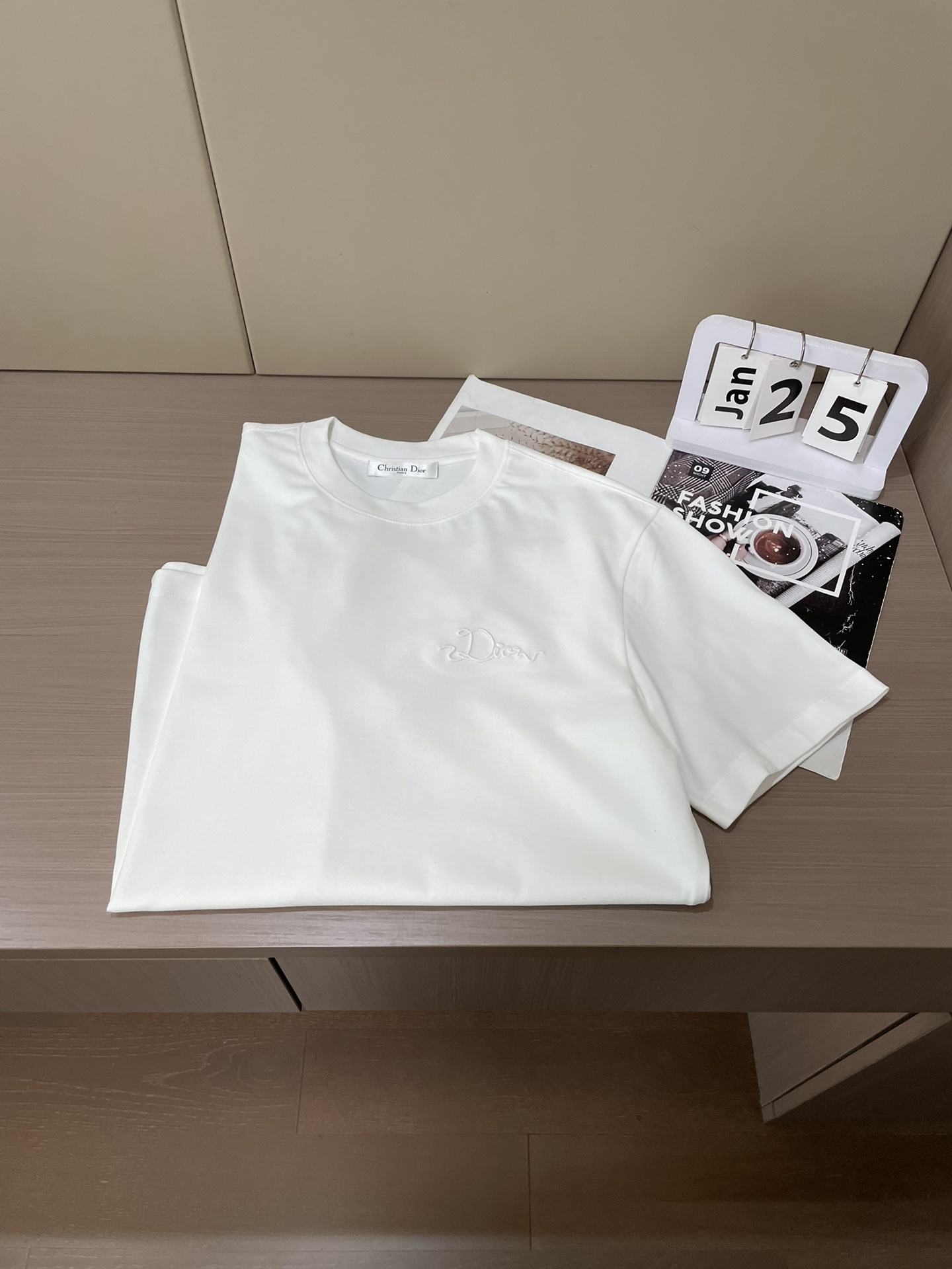 Dior 2026春夏新款首发专柜最新款短袖圆领T恤 高端订制 设计前卫时尚！品牌logo重工艺设计 高