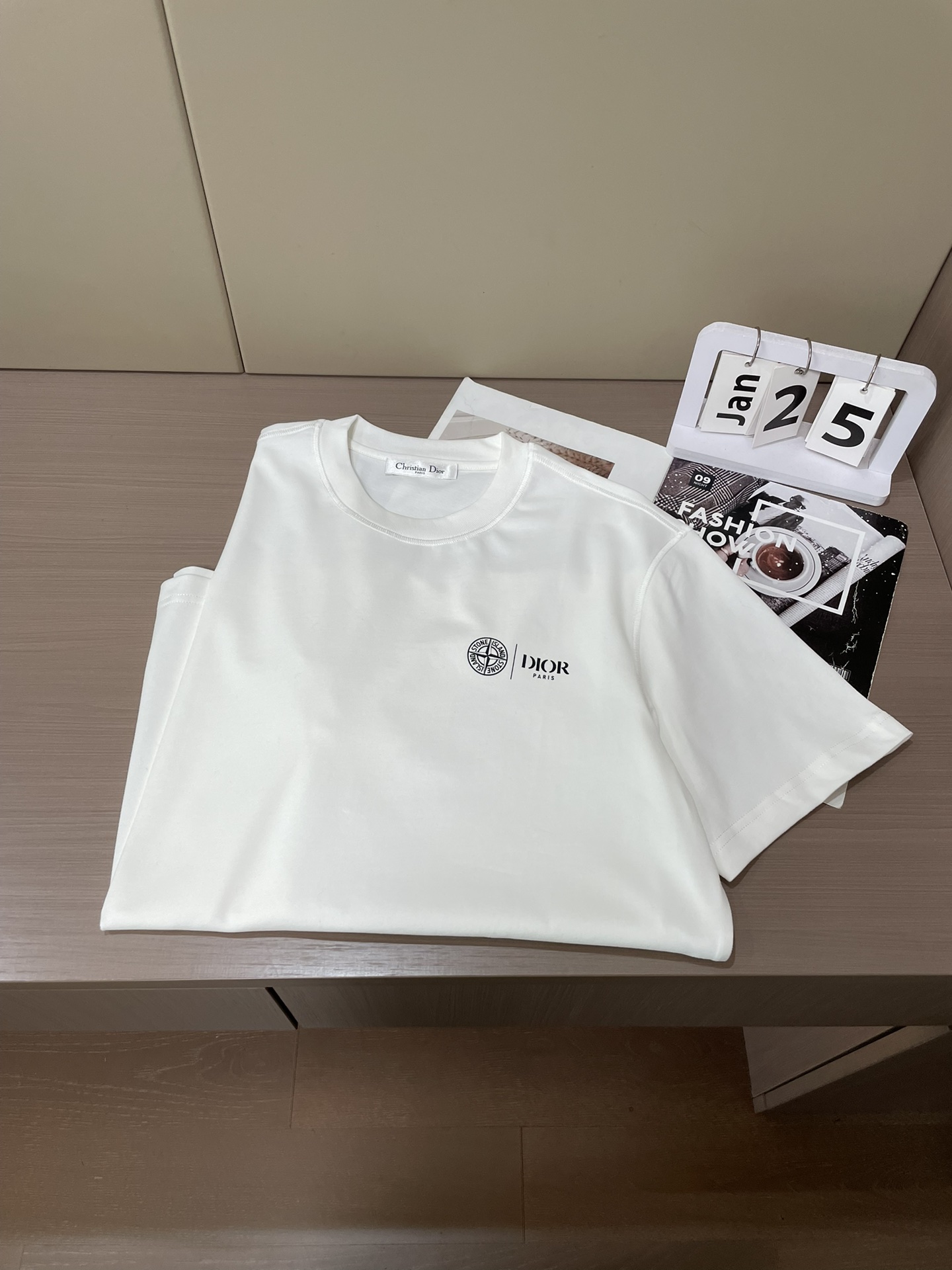 Dior 2026春夏新款首发专柜最新款短袖圆领T恤 高端订制 设计前卫时尚！品牌logo重工艺设计 高