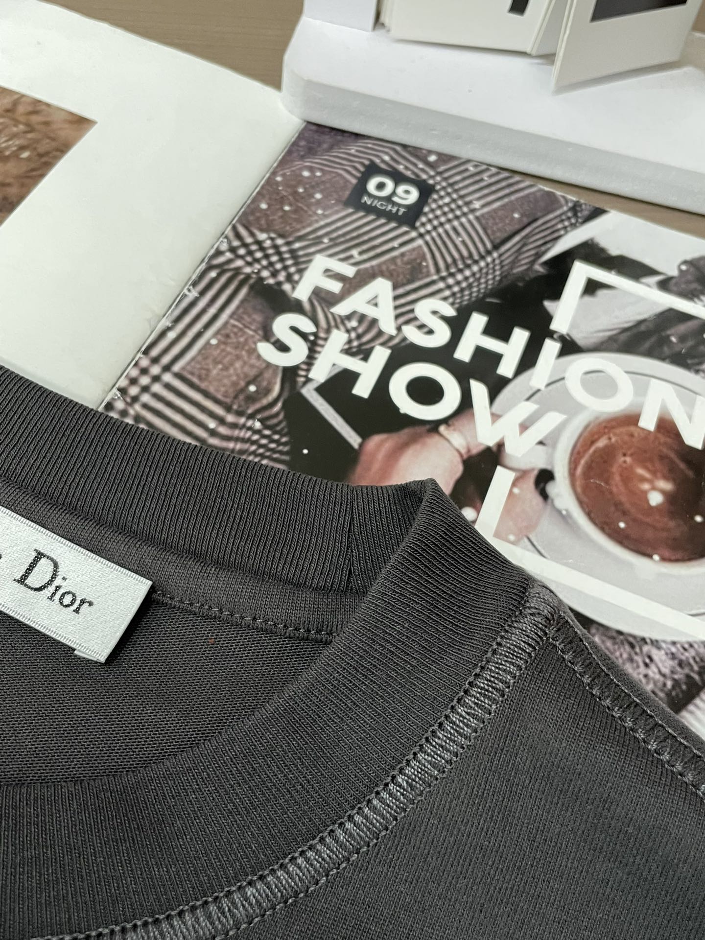 Dior 2026春夏新款首发专柜最新款短袖圆领T恤 高端订制 设计前卫时尚！品牌logo重工艺设计 高