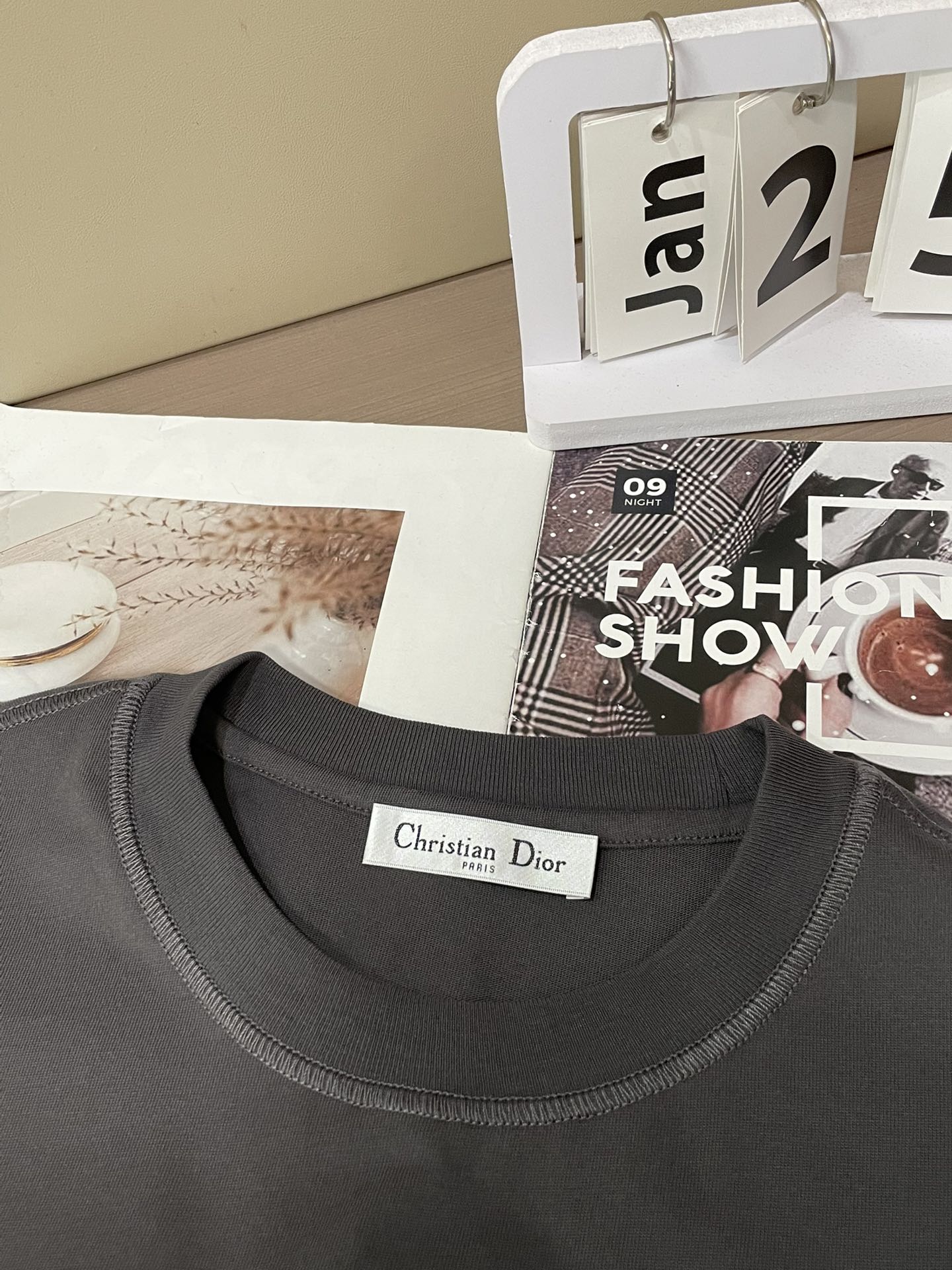 Dior 2026春夏新款首发专柜最新款短袖圆领T恤 高端订制 设计前卫时尚！品牌logo重工艺设计 高