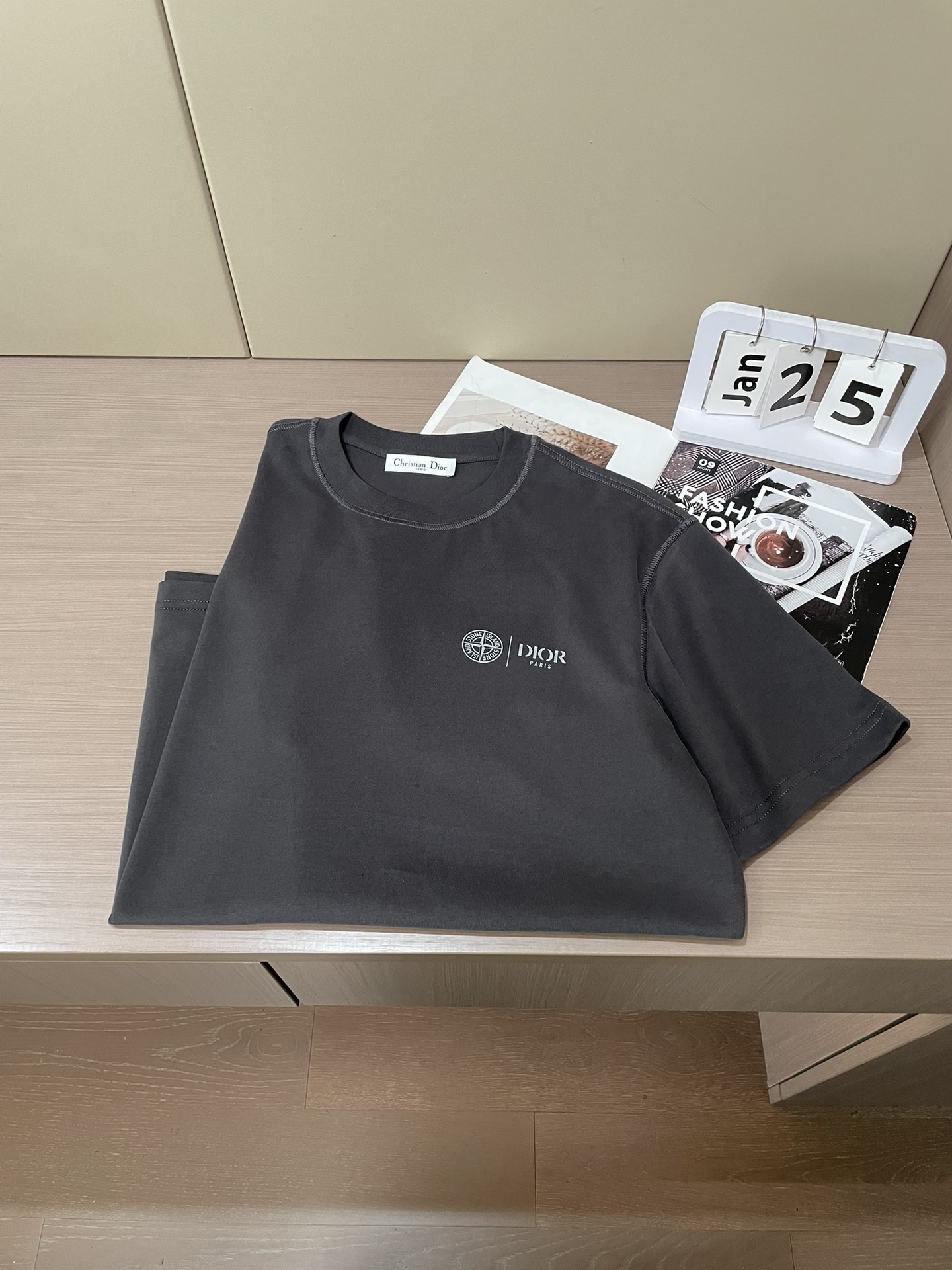 Dior 2026春夏新款首发专柜最新款短袖圆领T恤 高端订制 设计前卫时尚！品牌logo重工艺设计 高