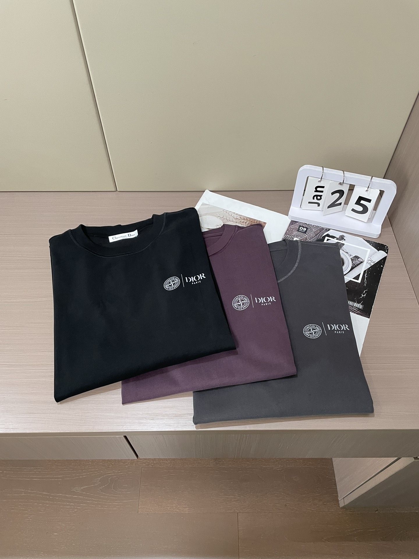 Dior 2026春夏新款首发专柜最新款短袖圆领T恤 高端订制 设计前卫时尚！品牌logo重工艺设计 高