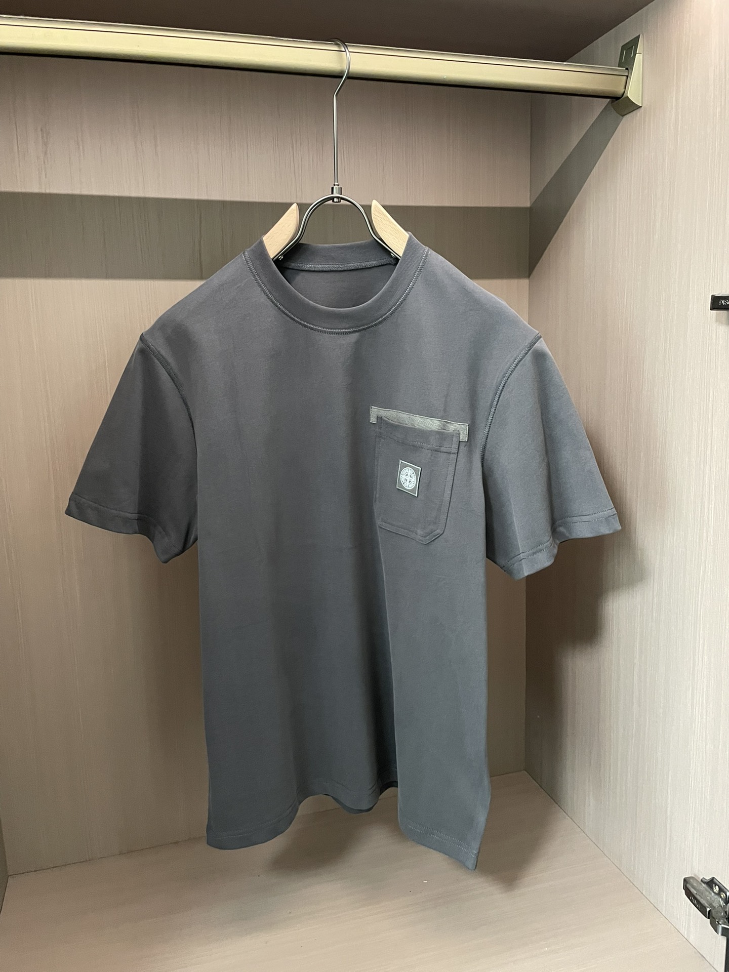 石头岛 2026春夏新款首发专柜最新款短袖圆领T恤 高端订制 设计前卫时尚！品牌logo重工艺设计 高端