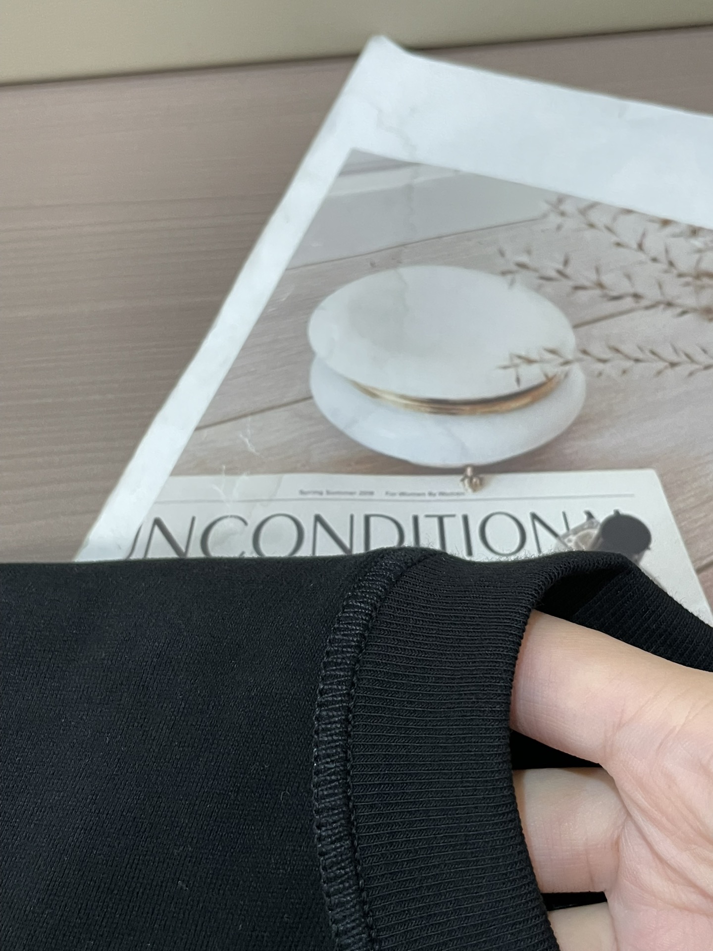 石头岛 2026春夏新款首发专柜最新款短袖圆领T恤 高端订制 设计前卫时尚！品牌logo重工艺设计 高端