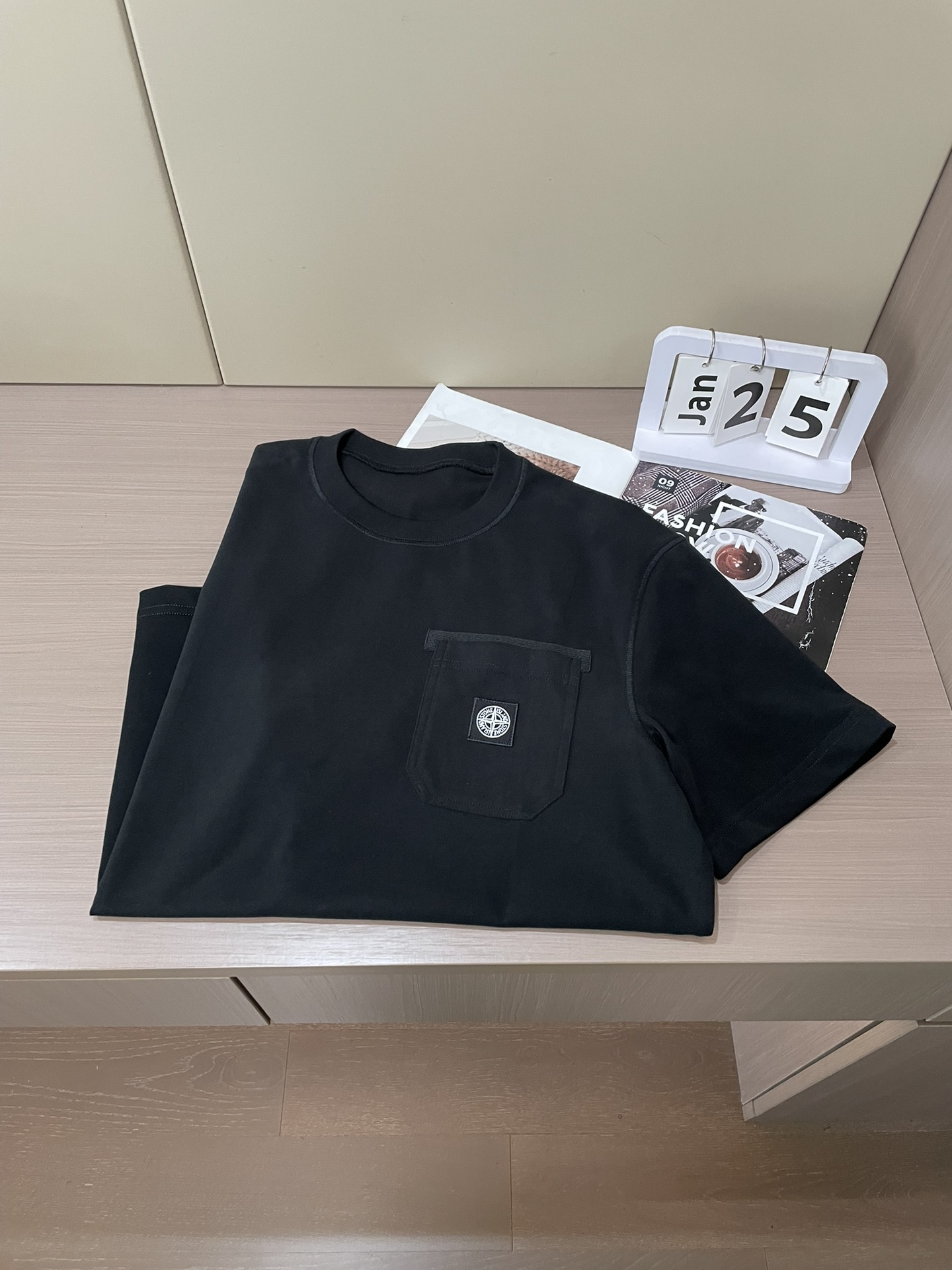 石头岛 2026春夏新款首发专柜最新款短袖圆领T恤 高端订制 设计前卫时尚！品牌logo重工艺设计 高端