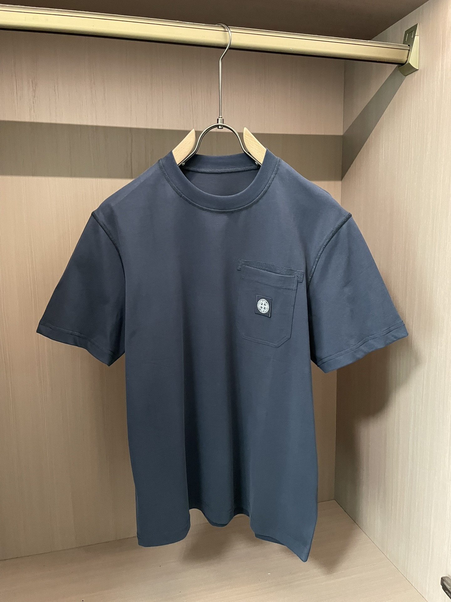 石头岛 2026春夏新款首发专柜最新款短袖圆领T恤 高端订制 设计前卫时尚！品牌logo重工艺设计 高端