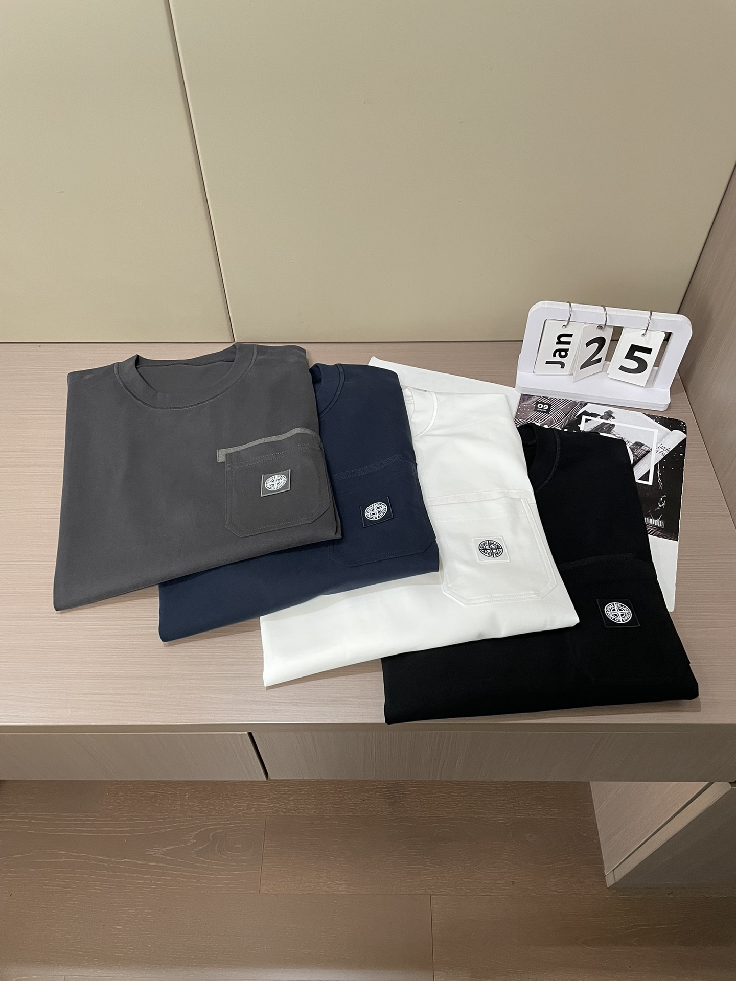 石头岛 2026春夏新款首发专柜最新款短袖圆领T恤 高端订制 设计前卫时尚！品牌logo重工艺设计 高端