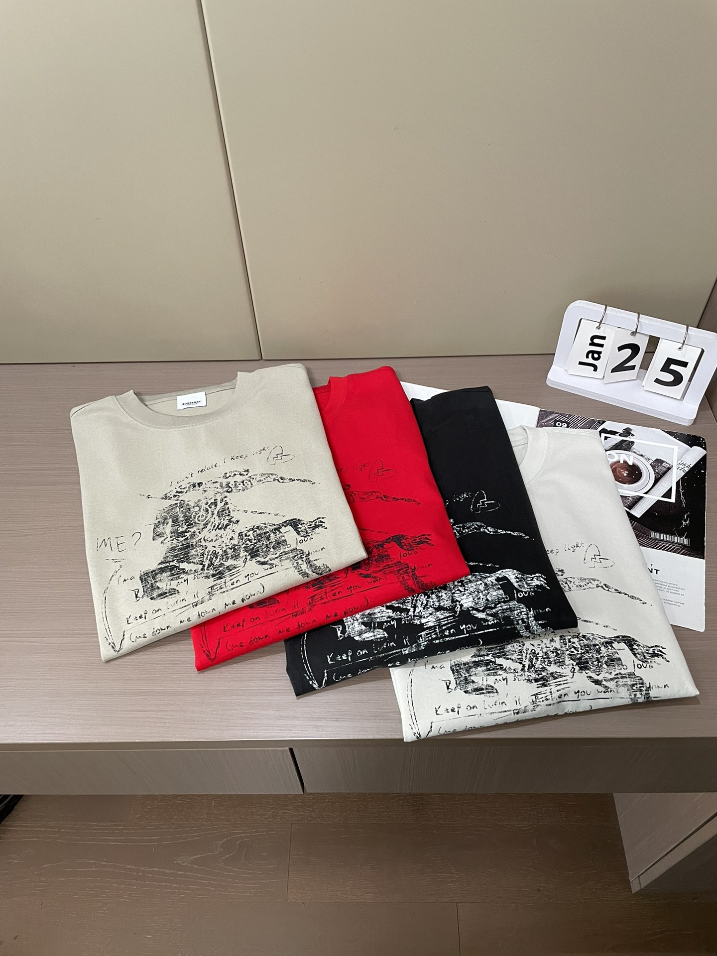 Bur 2026春夏新款首发专柜最新款短袖圆领T恤 高端订制 设计前卫时尚！品牌logo重工艺设计 高端