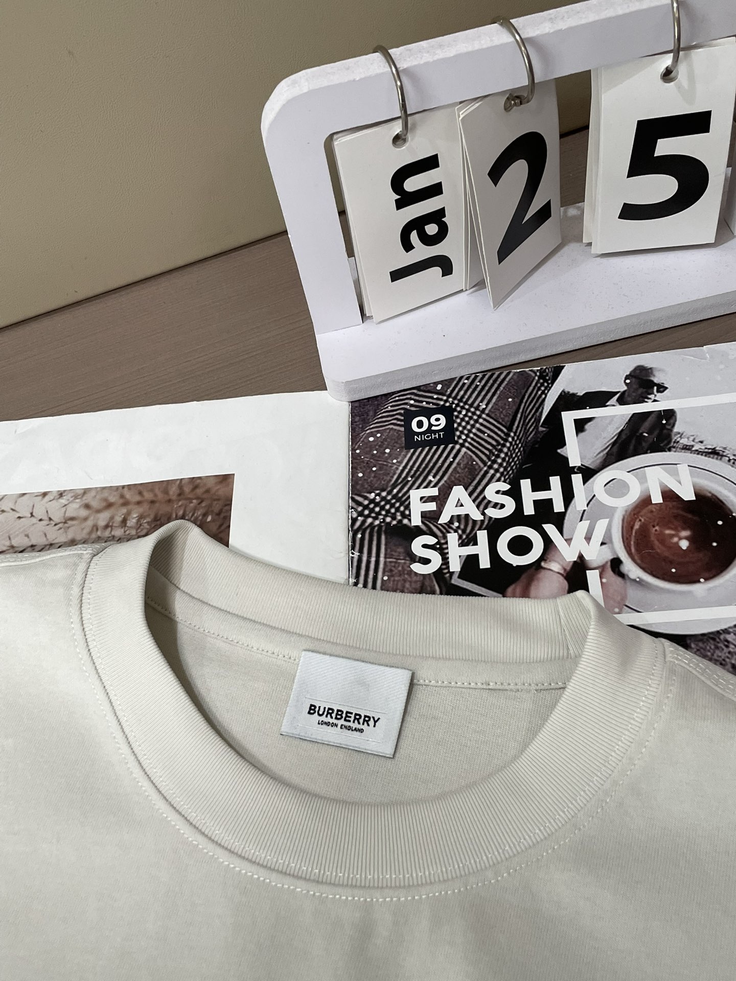 Bur 2026春夏新款首发专柜最新款短袖圆领T恤 高端订制 设计前卫时尚！品牌logo重工艺设计 高端