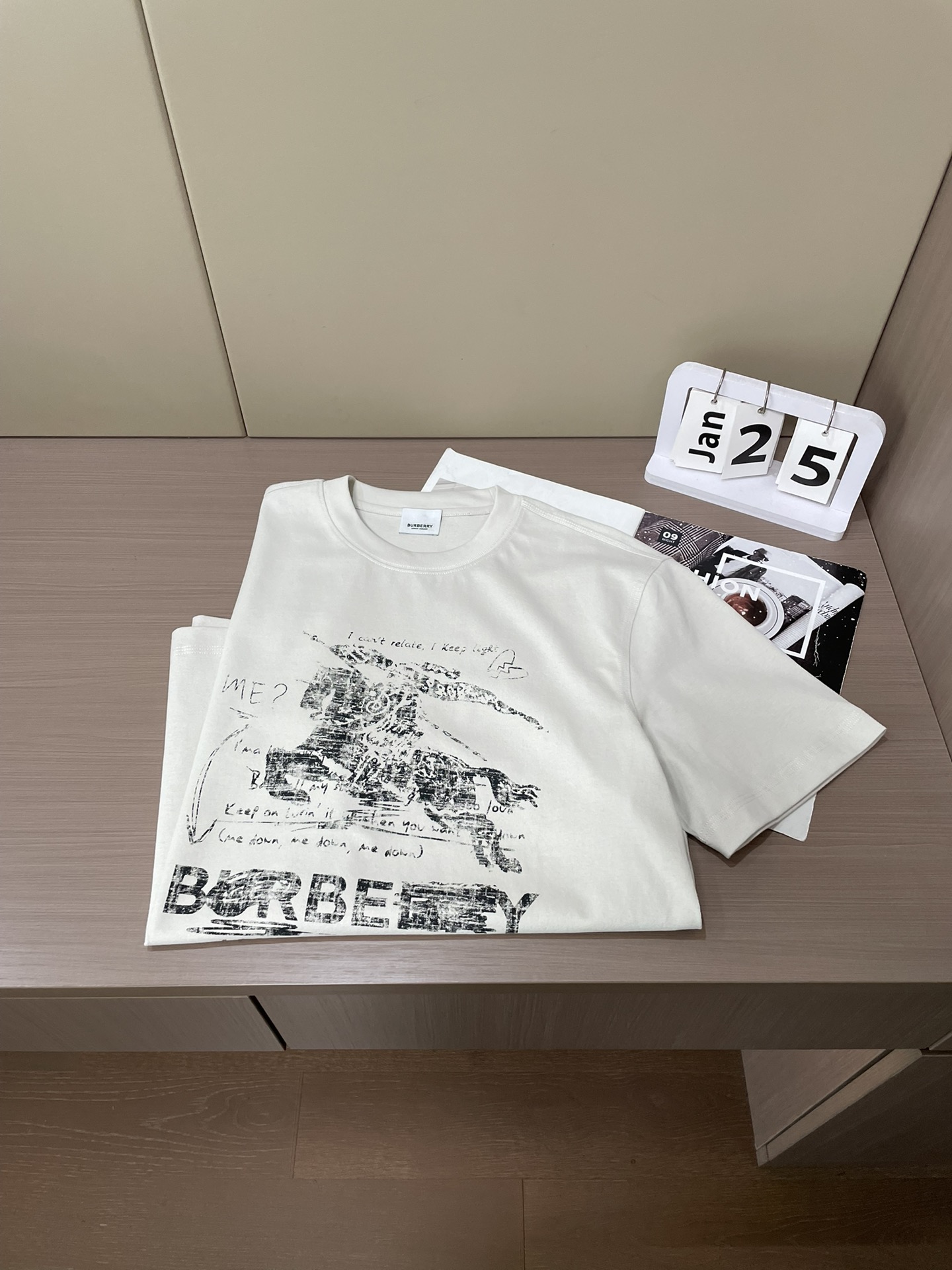 Bur 2026春夏新款首发专柜最新款短袖圆领T恤 高端订制 设计前卫时尚！品牌logo重工艺设计 高端