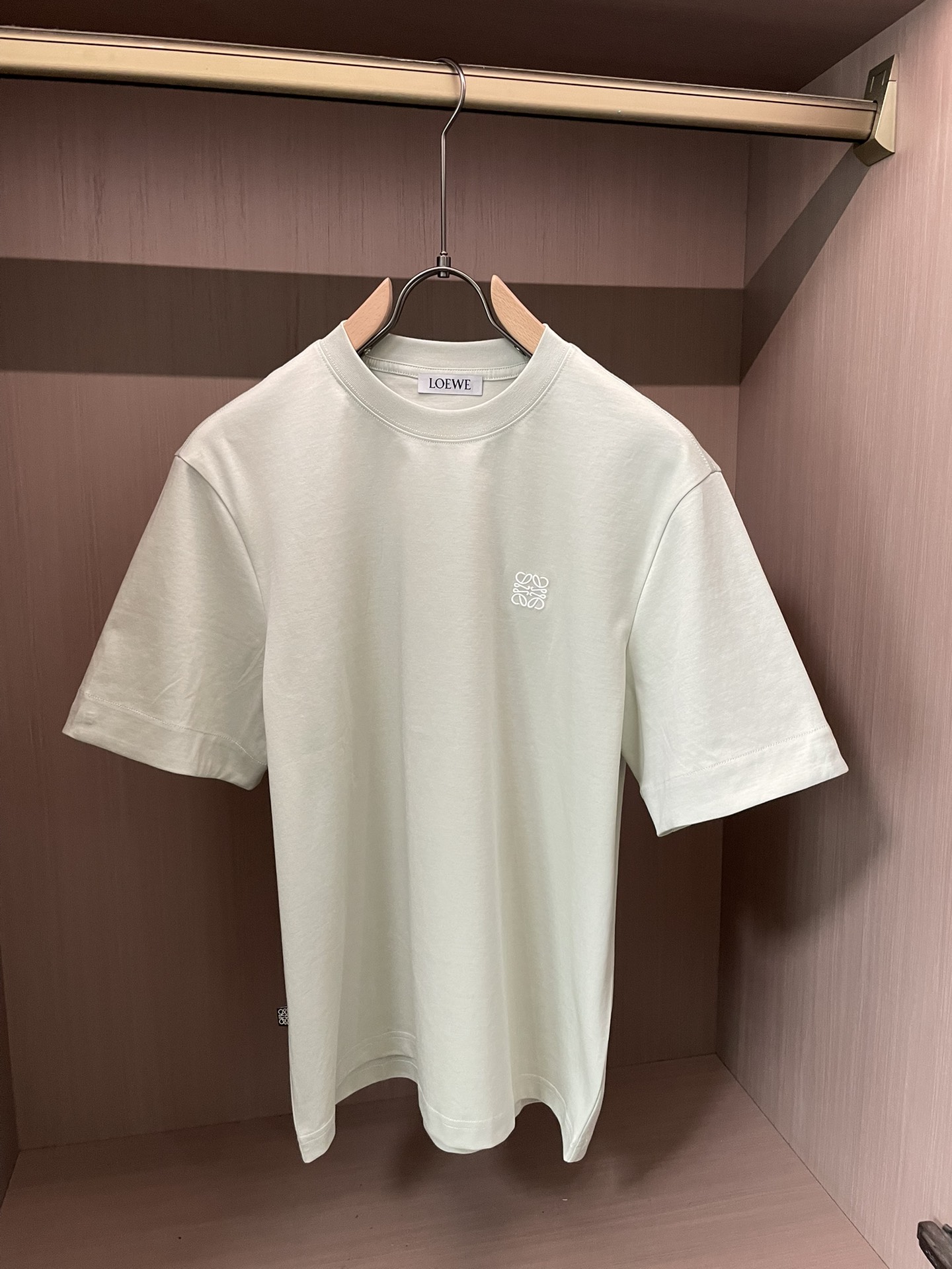 Loewe 2026春夏新款首发专柜最新款短袖圆领T恤 高端订制 设计前卫时尚！品牌logo重工艺设计 