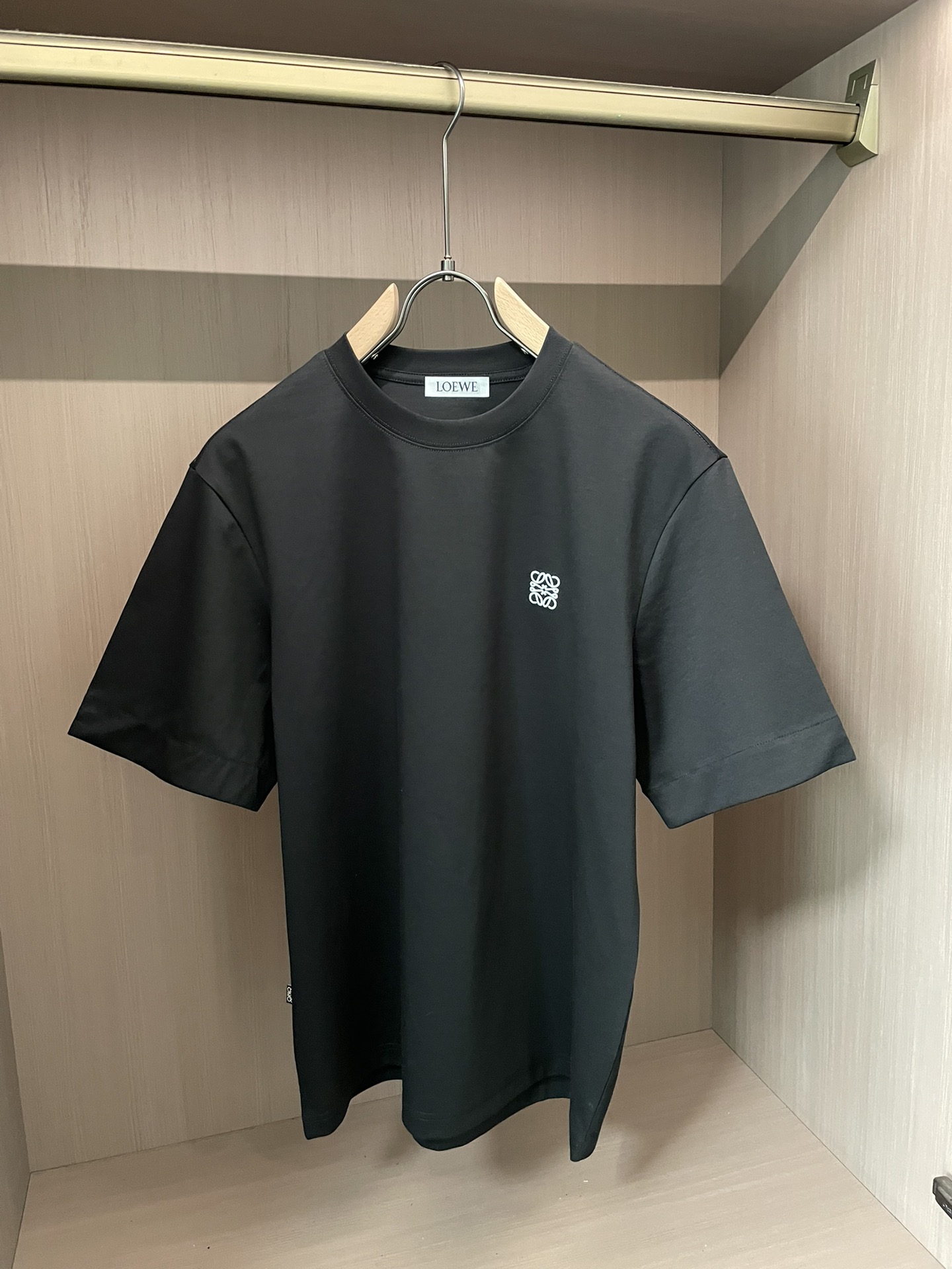 Loewe 2026春夏新款首发专柜最新款短袖圆领T恤 高端订制 设计前卫时尚！品牌logo重工艺设计 