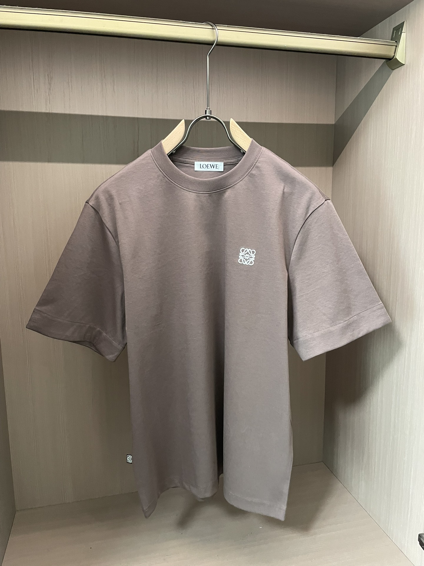 Loewe 2026春夏新款首发专柜最新款短袖圆领T恤 高端订制 设计前卫时尚！品牌logo重工艺设计 