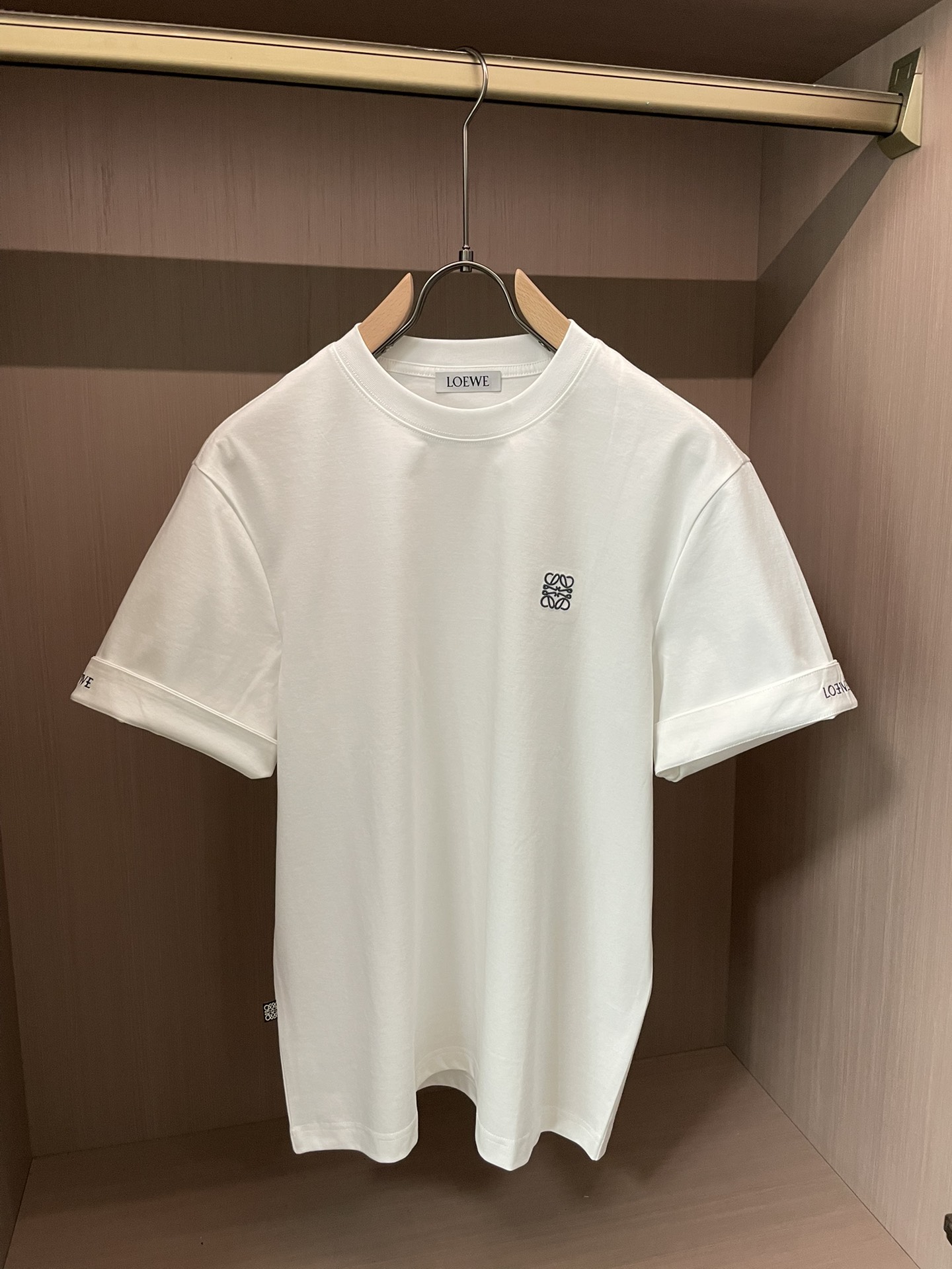 Loewe 2026春夏新款首发专柜最新款短袖圆领T恤 高端订制 设计前卫时尚！品牌logo重工艺设计 