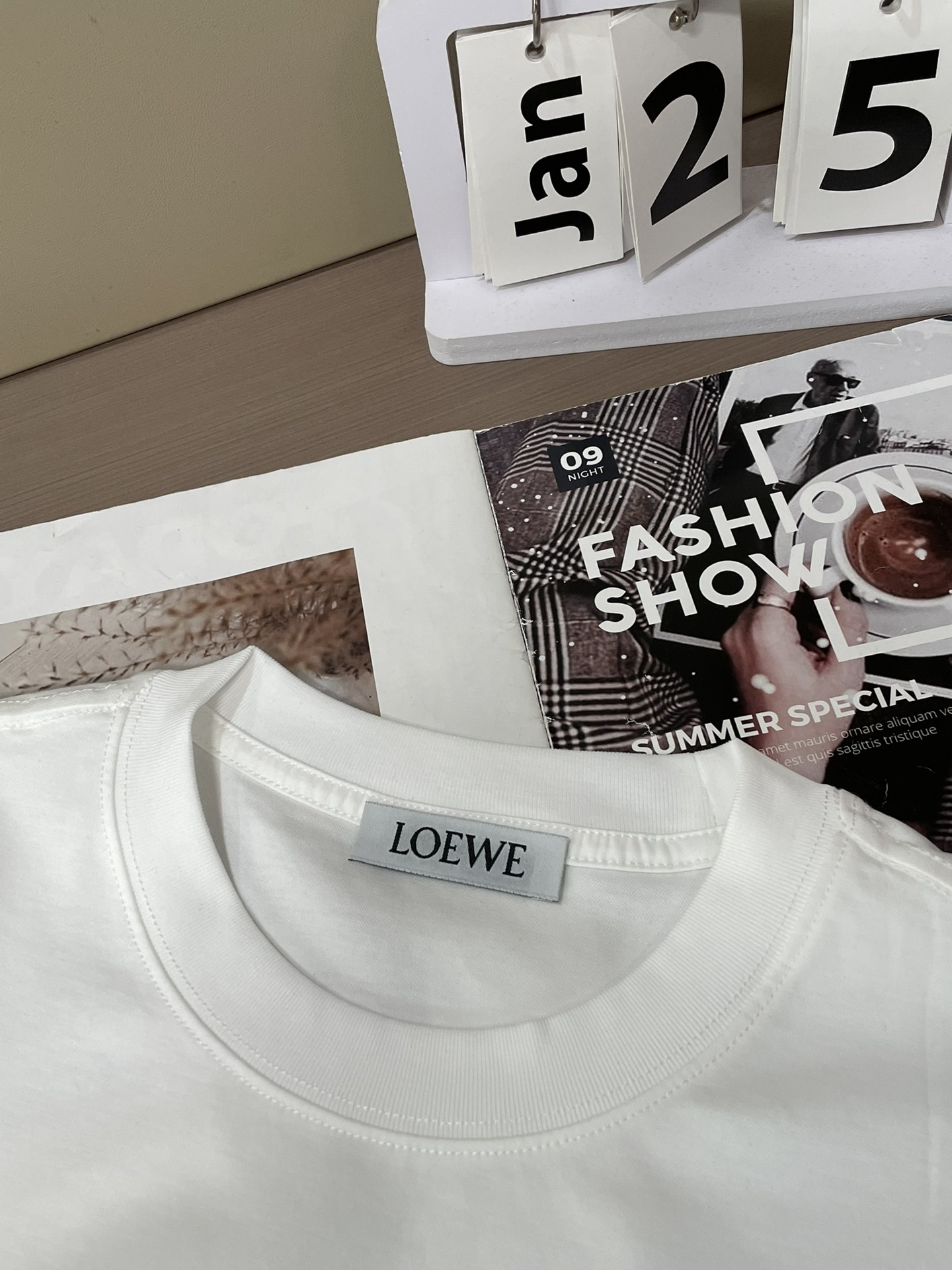 Loewe 2026春夏新款首发专柜最新款短袖圆领T恤 高端订制 设计前卫时尚！品牌logo重工艺设计 